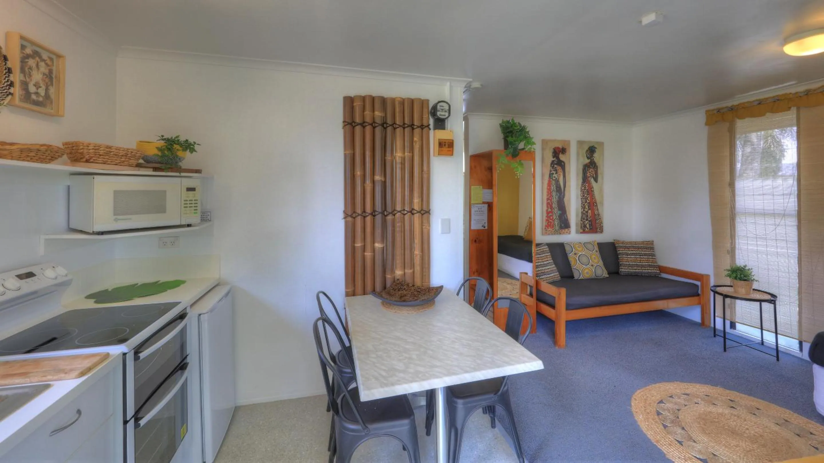 Kitchen or kitchenette in Maroochy River Bungalows