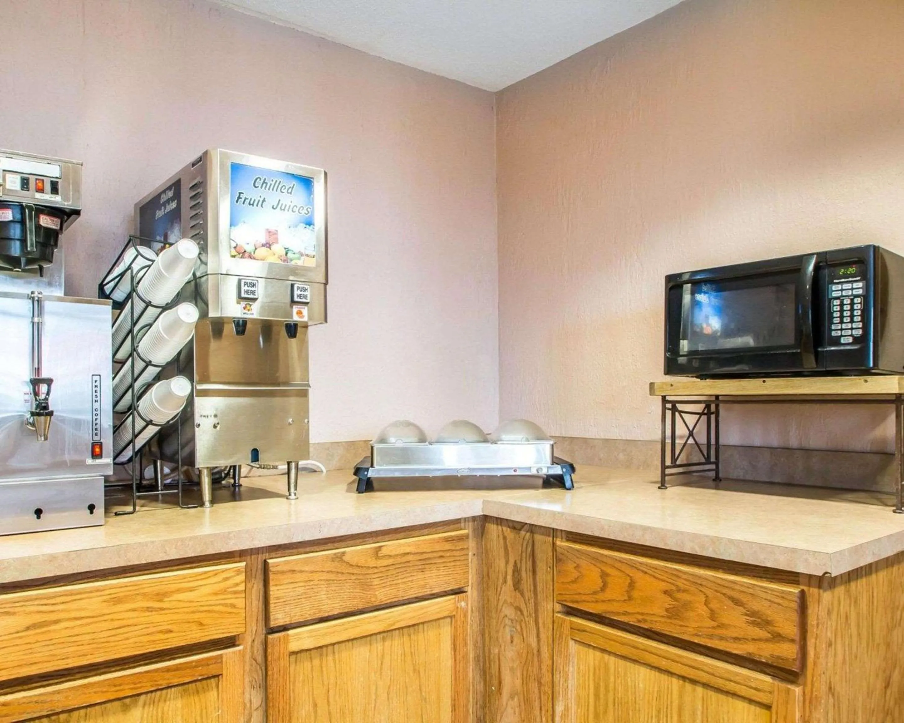 Restaurant/places to eat in Econo Lodge Springfield I-44