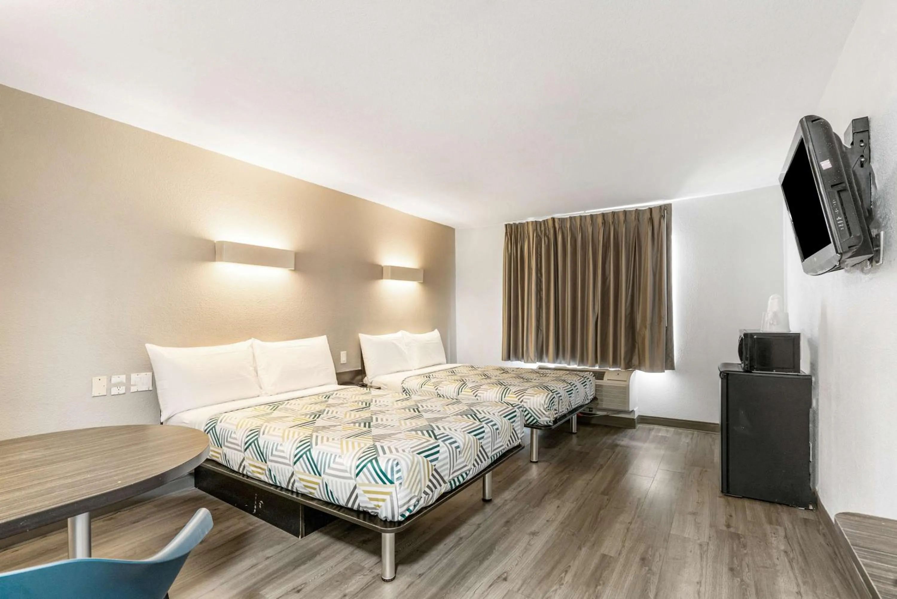 Bedroom, Bed in Motel 6 - Augusta, GA