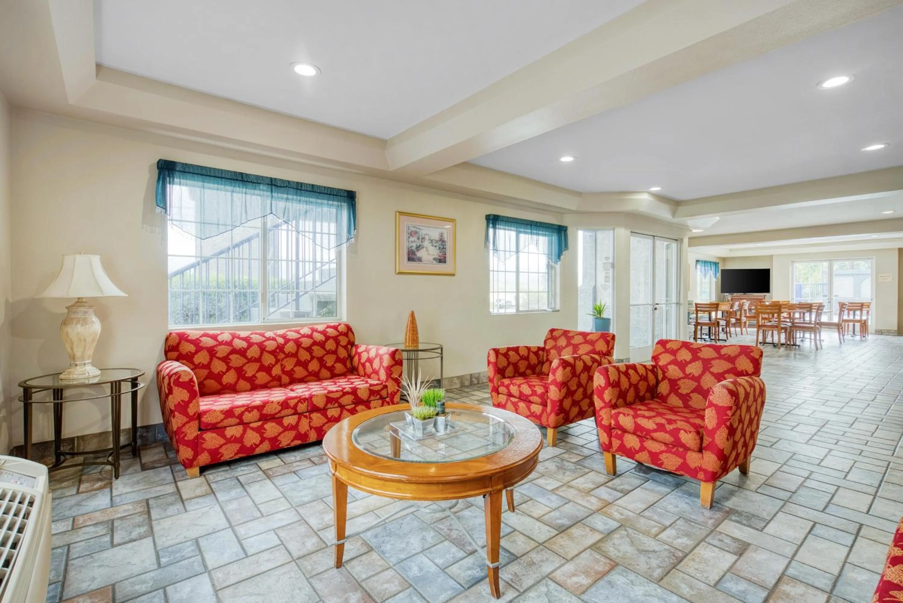 Lobby or reception in SureStay Hotel by Best Western Ukiah