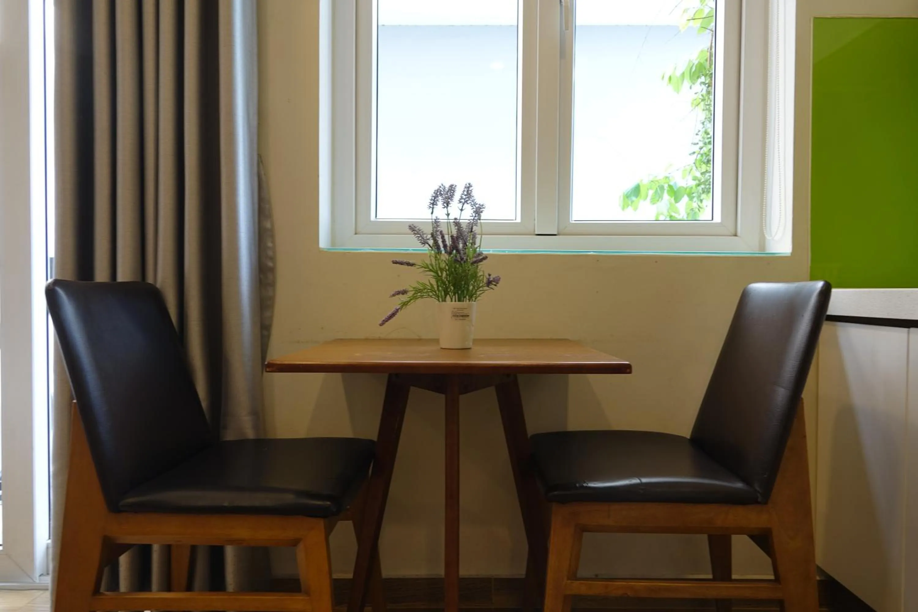 Seating area in Spring Light Home