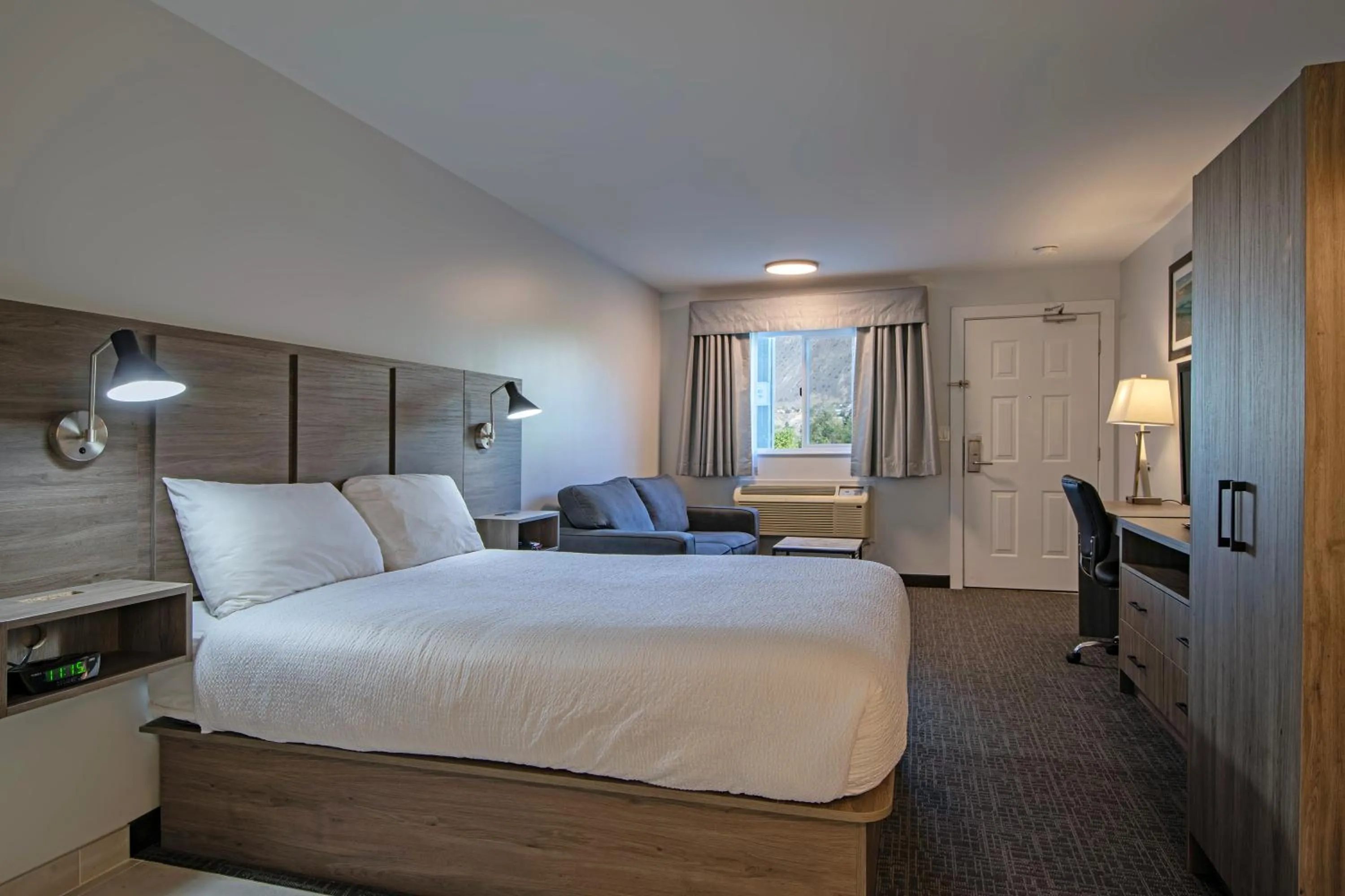 Bed in Riverland Inn & Suites