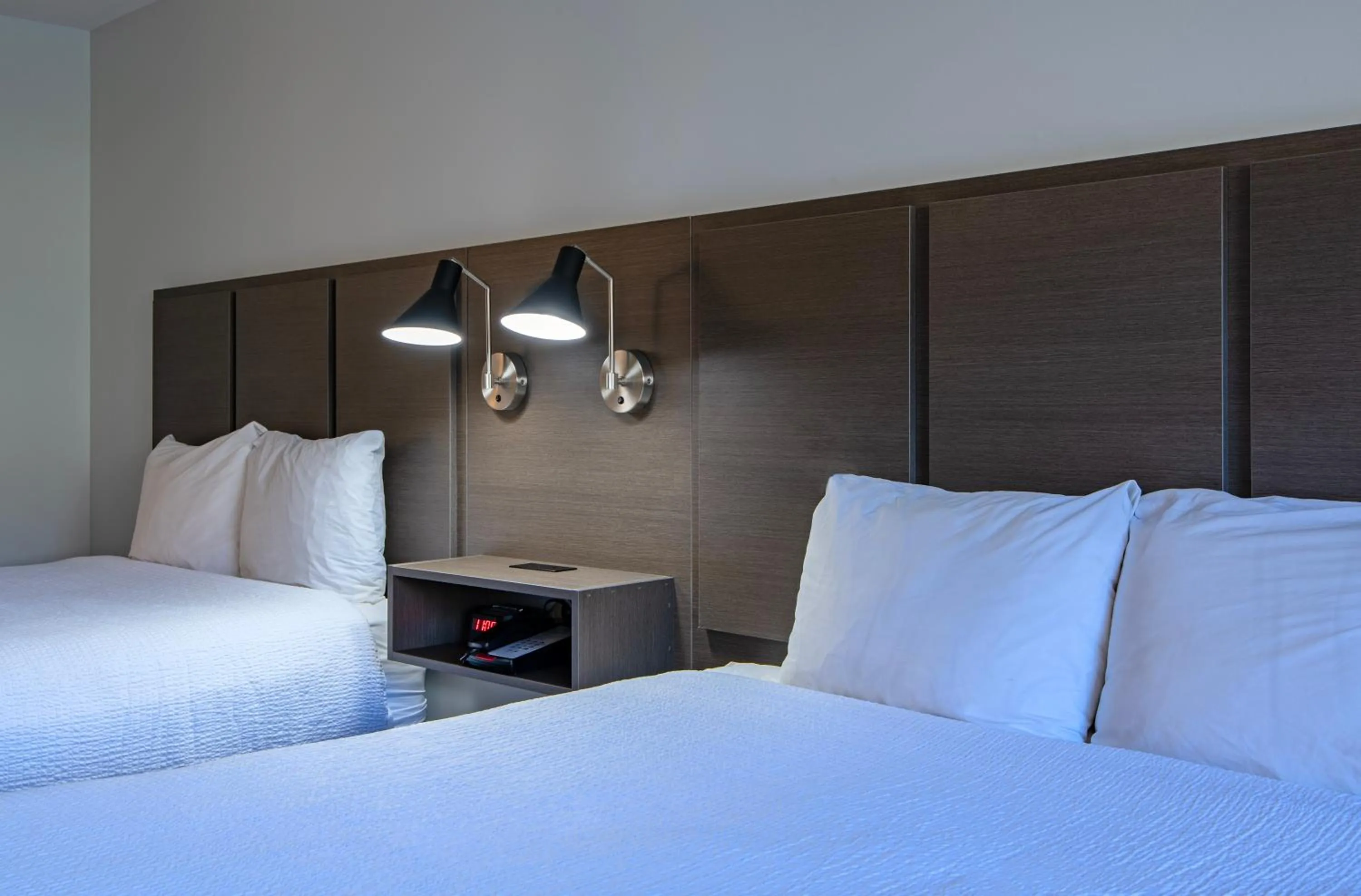 Bedroom, Bed in Riverland Inn & Suites