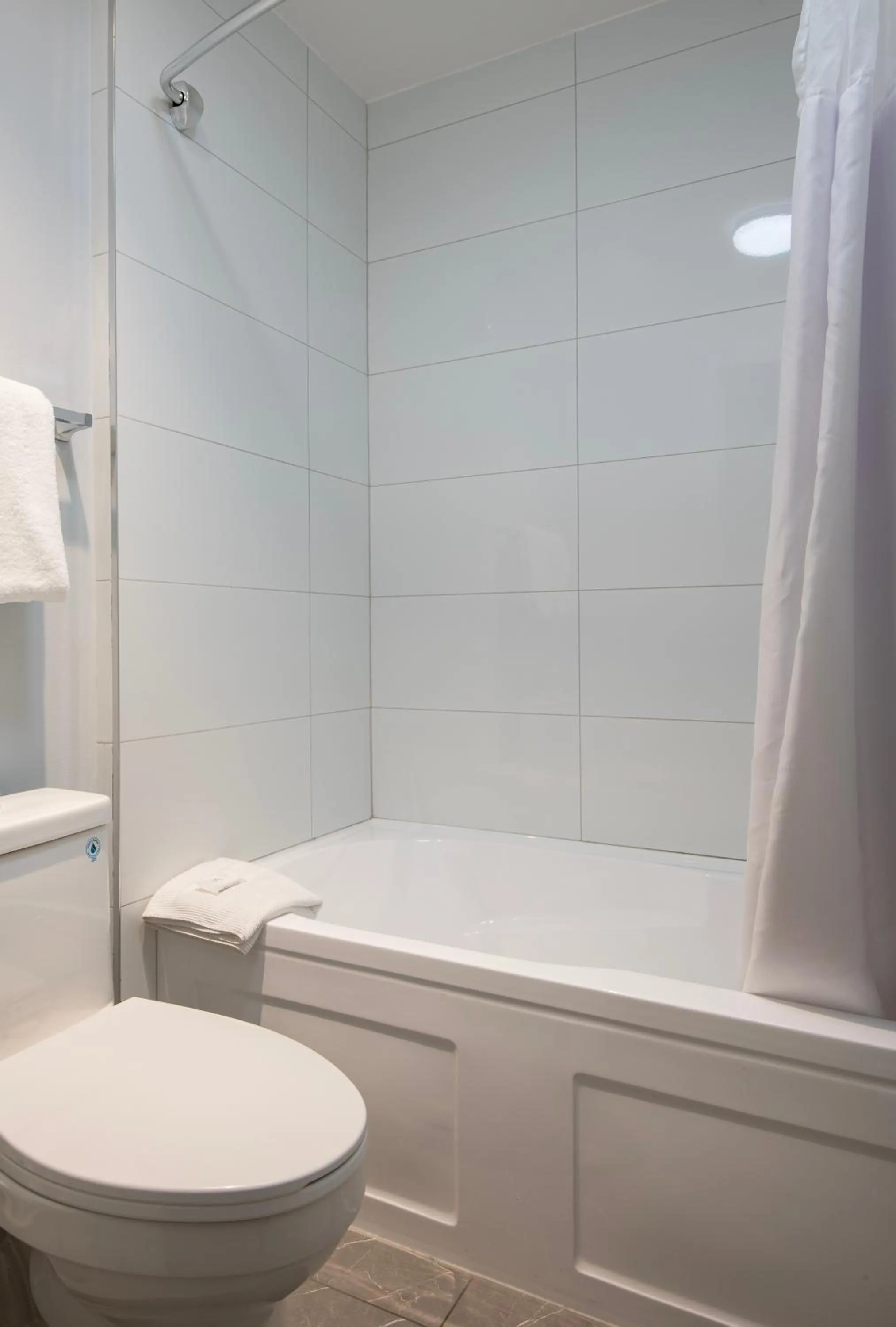 Riverland Inn & Suites