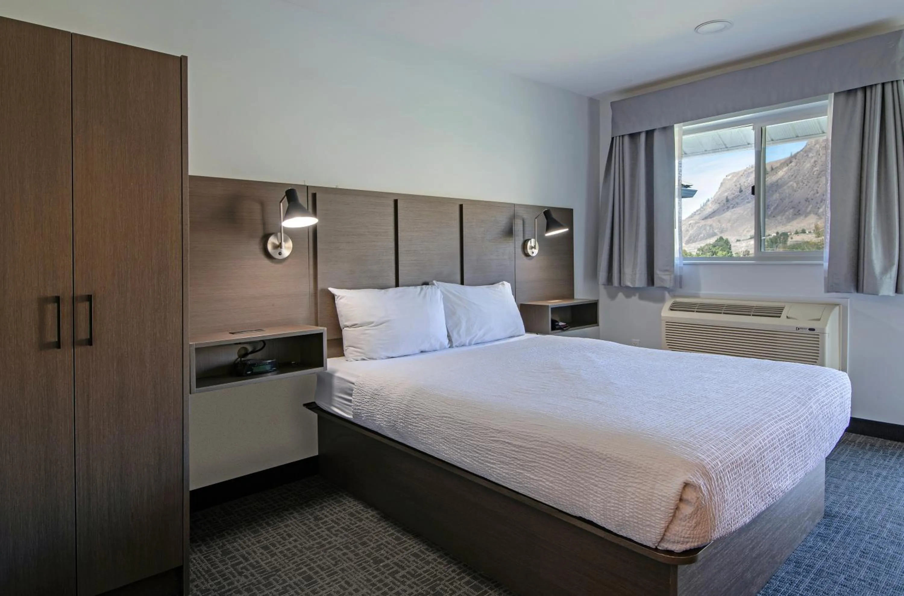 Bed in Riverland Inn & Suites