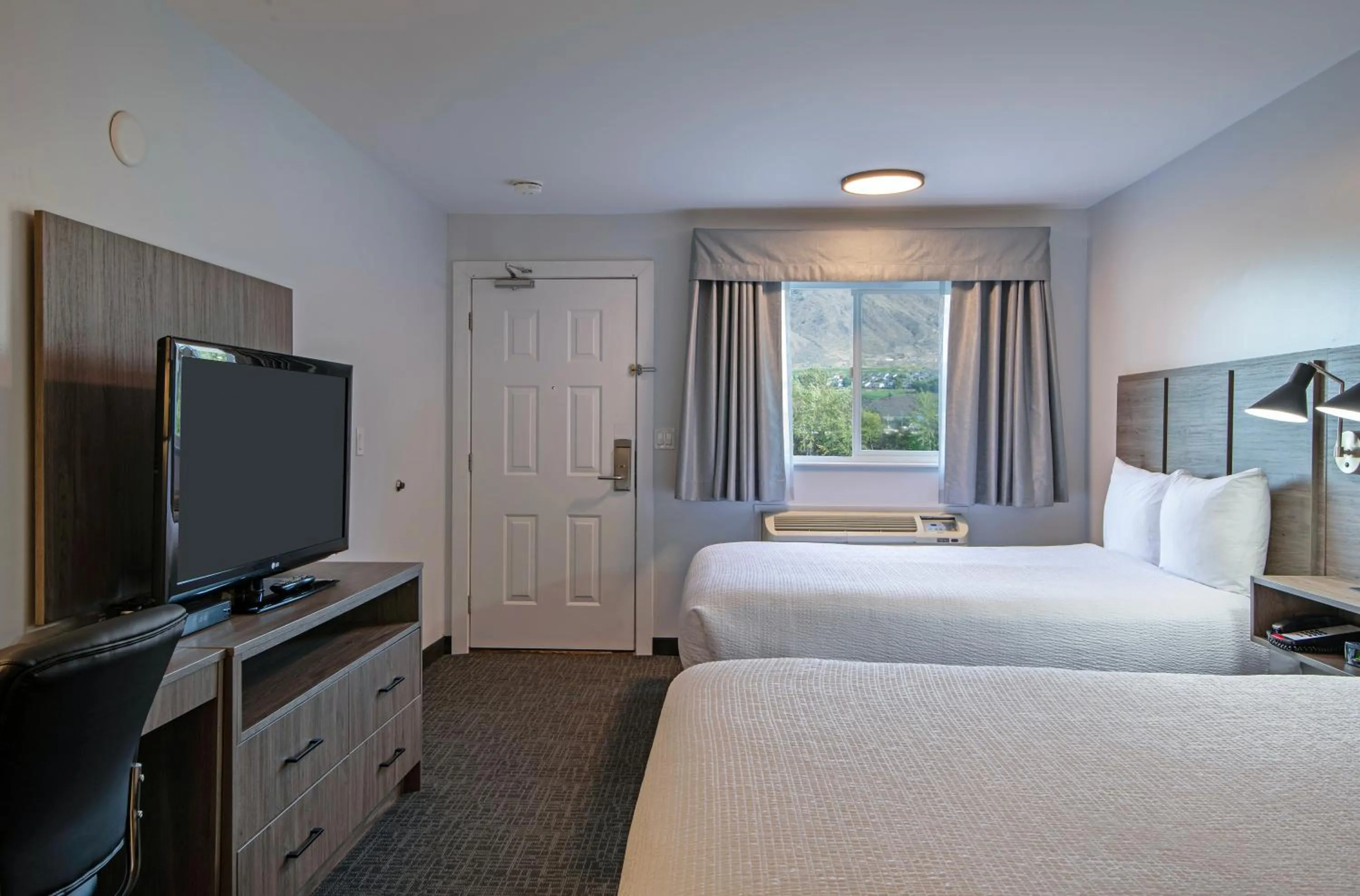 Bed in Riverland Inn & Suites