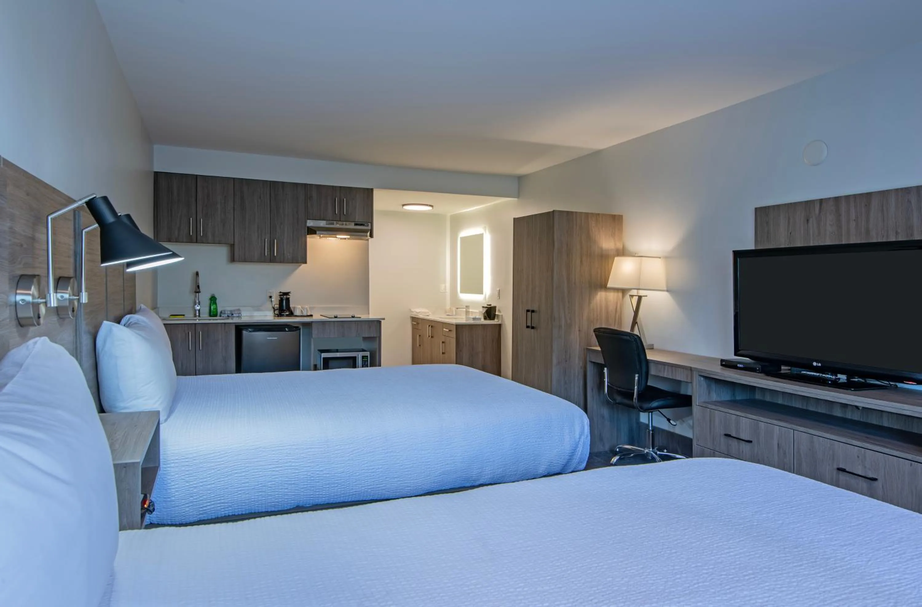 Bed in Riverland Inn & Suites