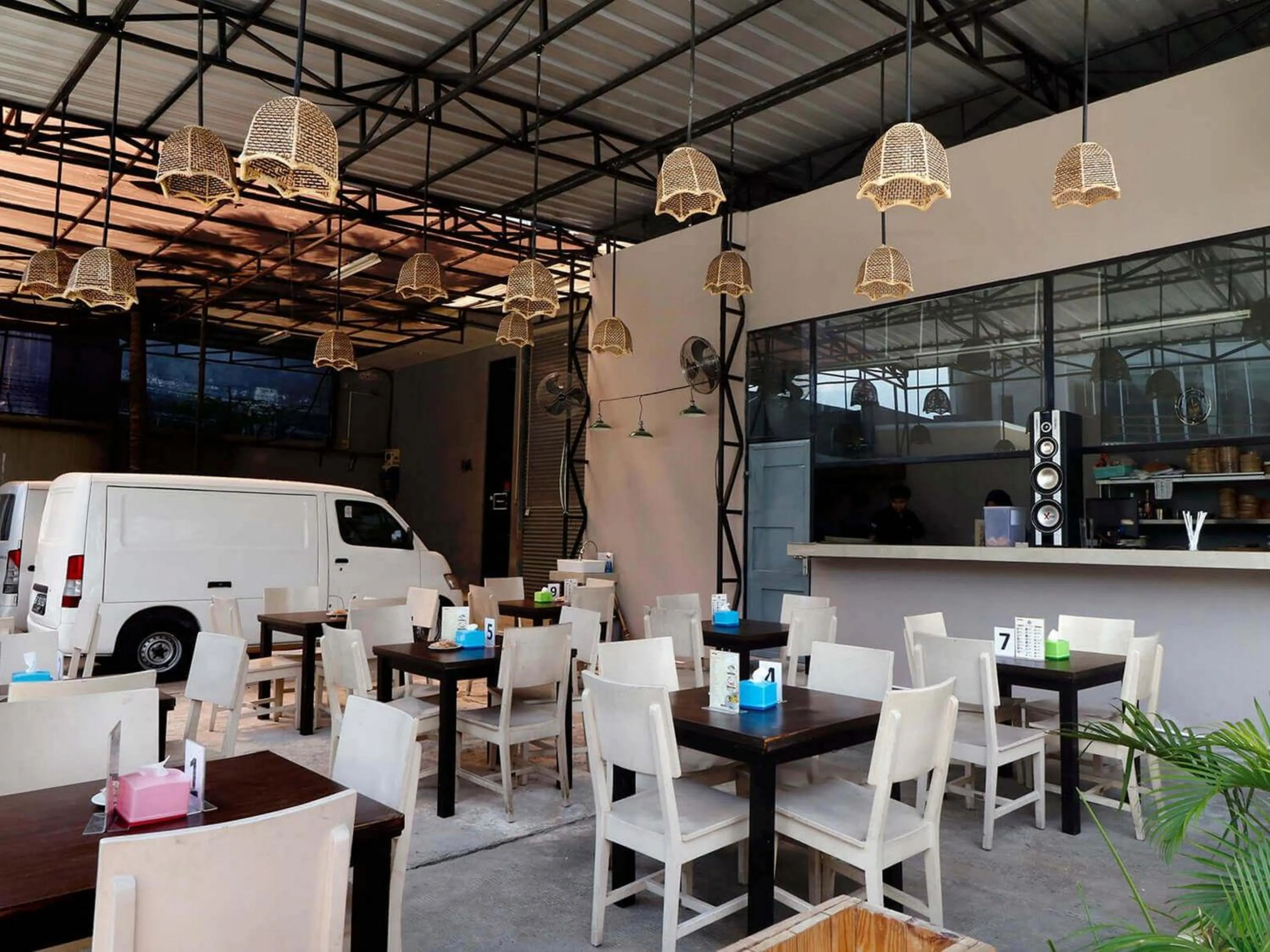 Seating area in RedDoorz Plus @ Kapuk Business Park