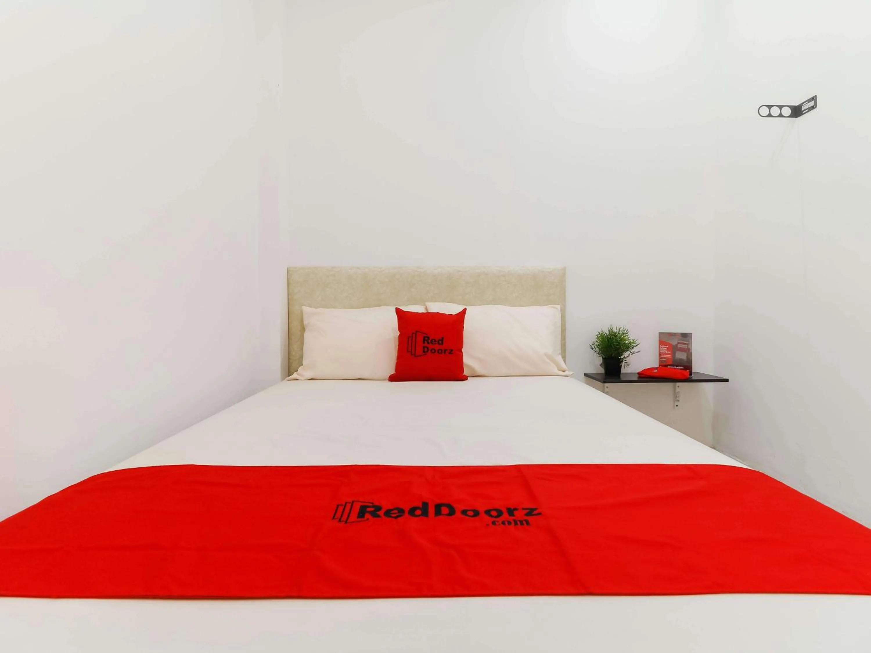 Bedroom, Bed in RedDoorz Plus @ Kapuk Business Park