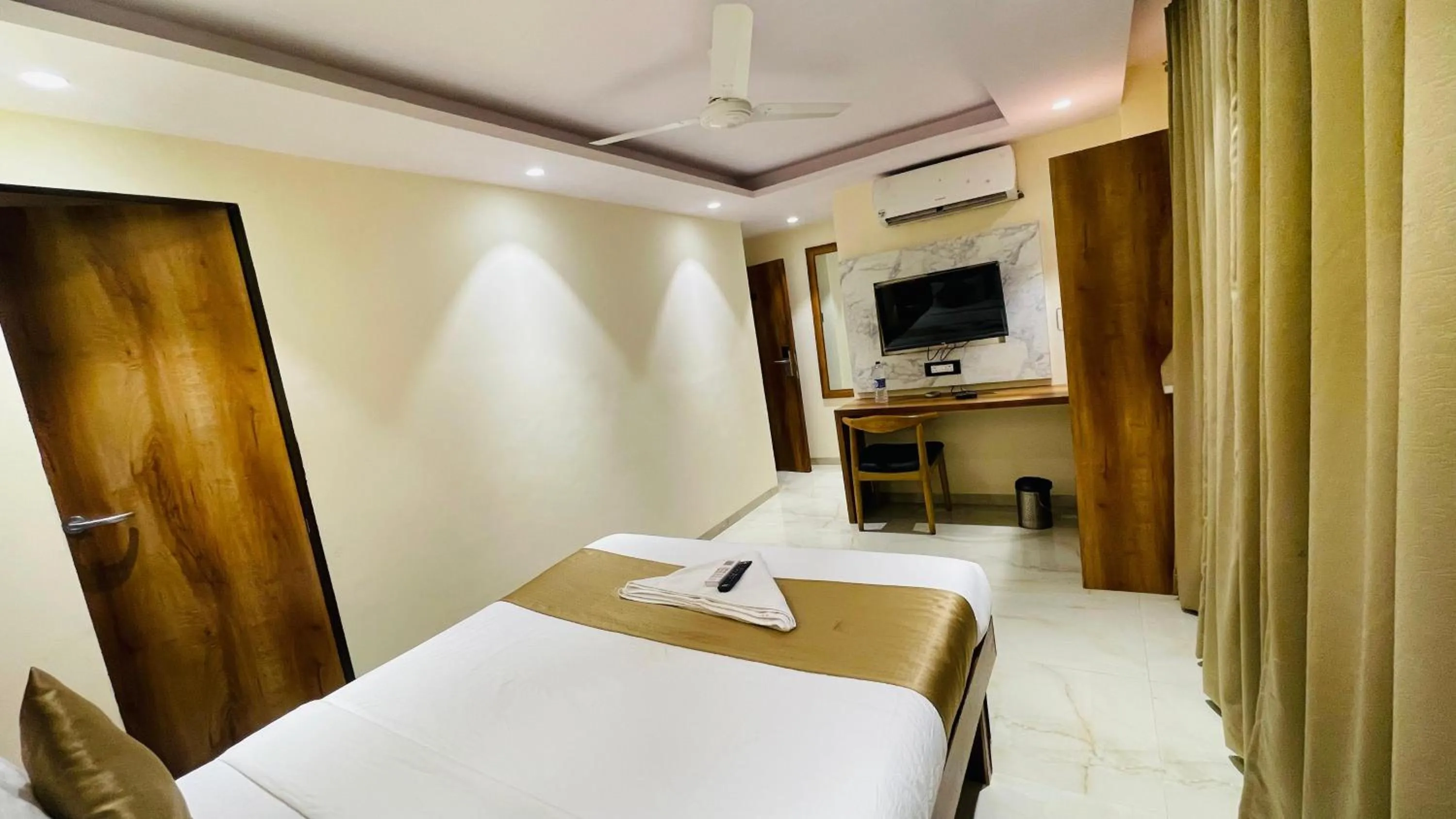 Bed in Hotel Arma Residency