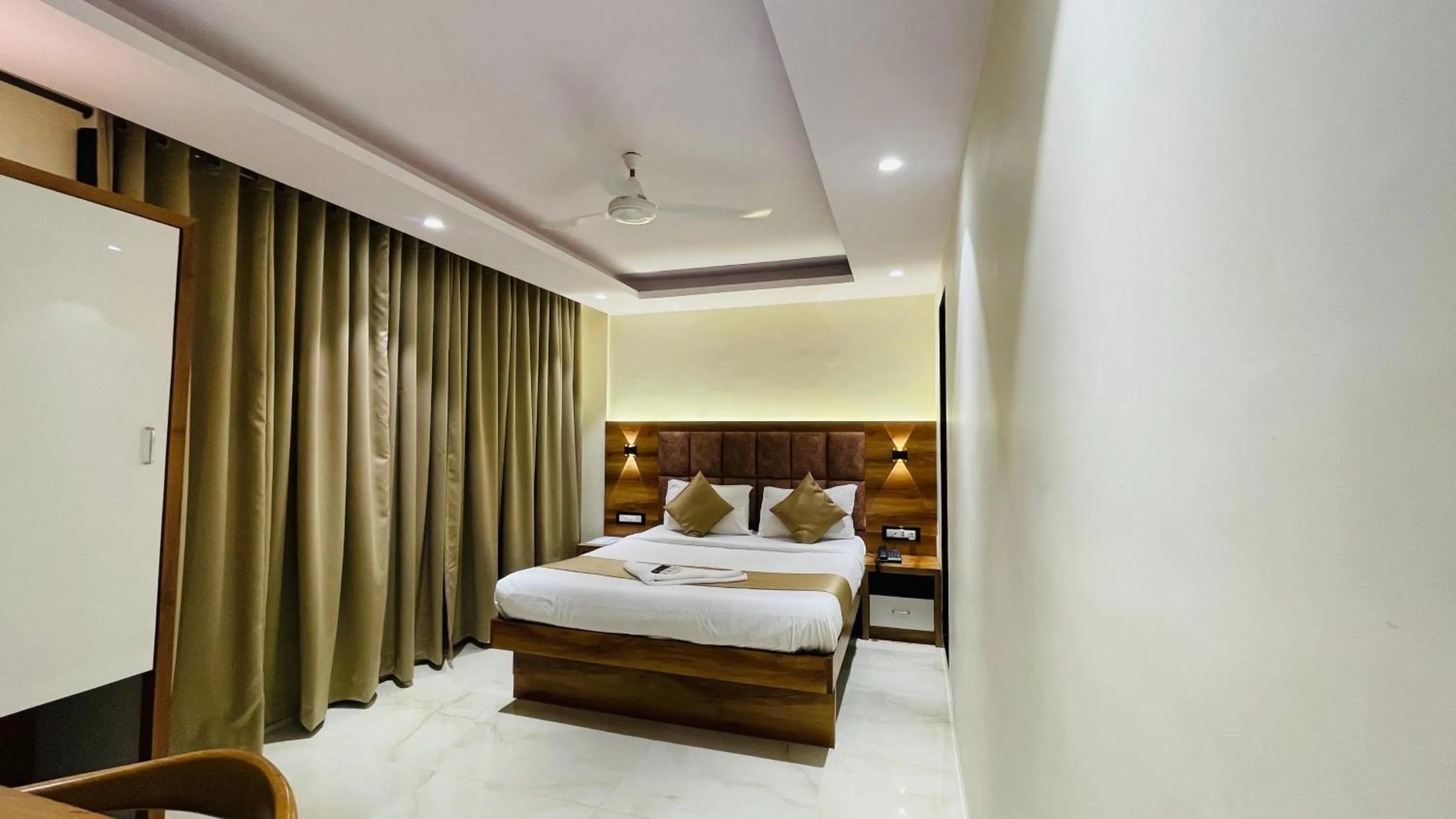 Bed in Hotel Arma Residency