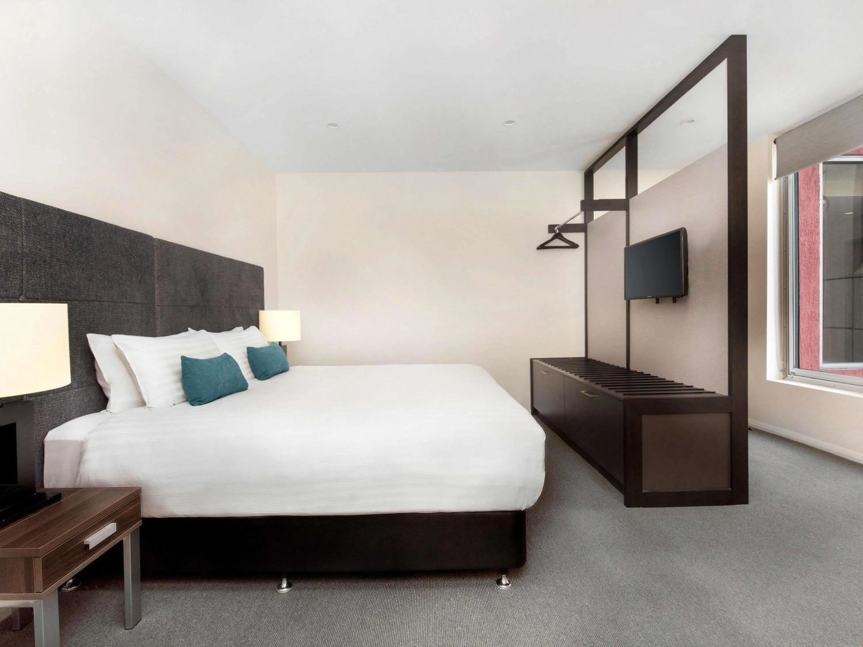 Property building, Bed in Mantra One Sandy Bay Road