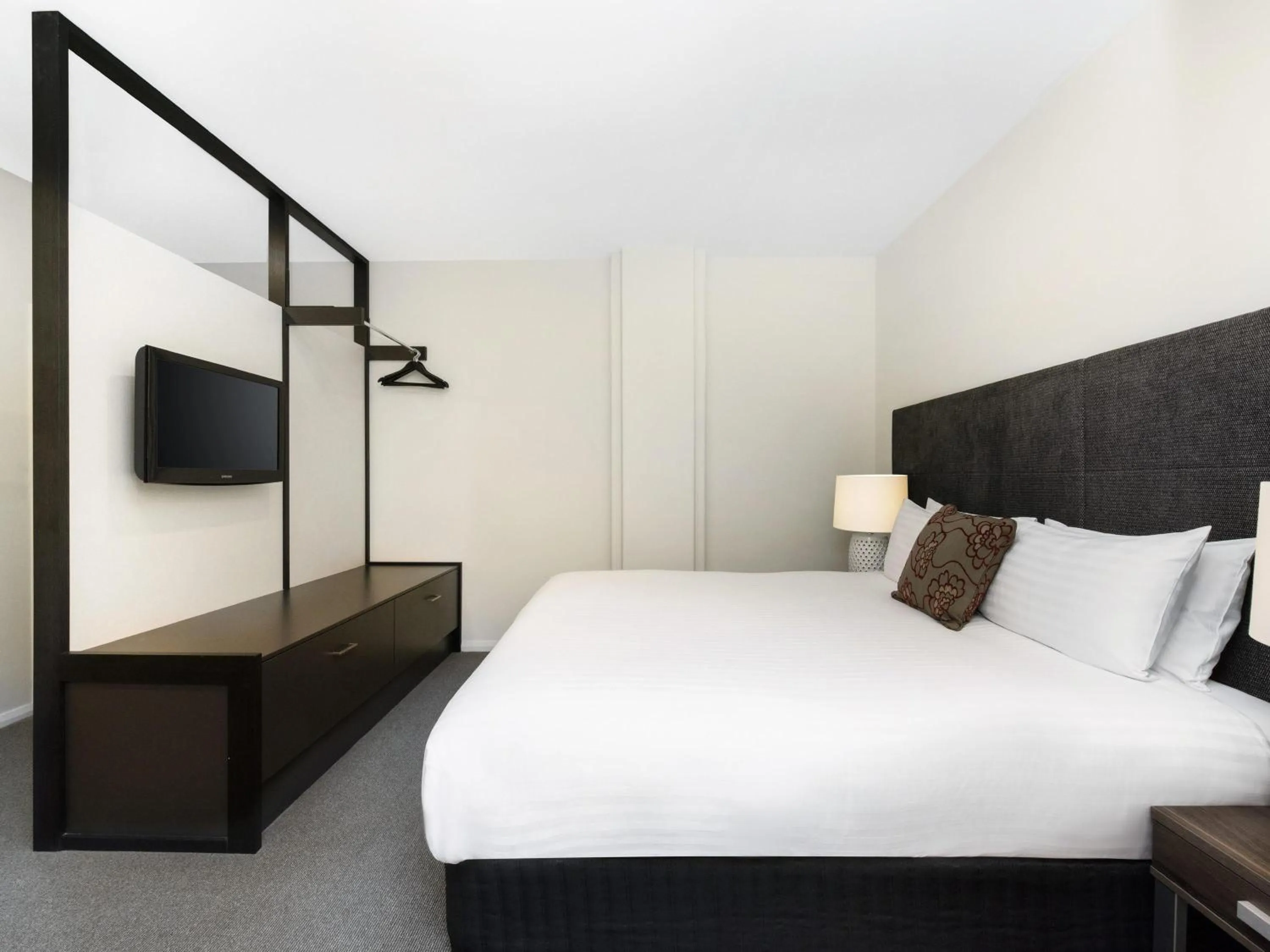 Bedroom, Bed in Mantra One Sandy Bay Road