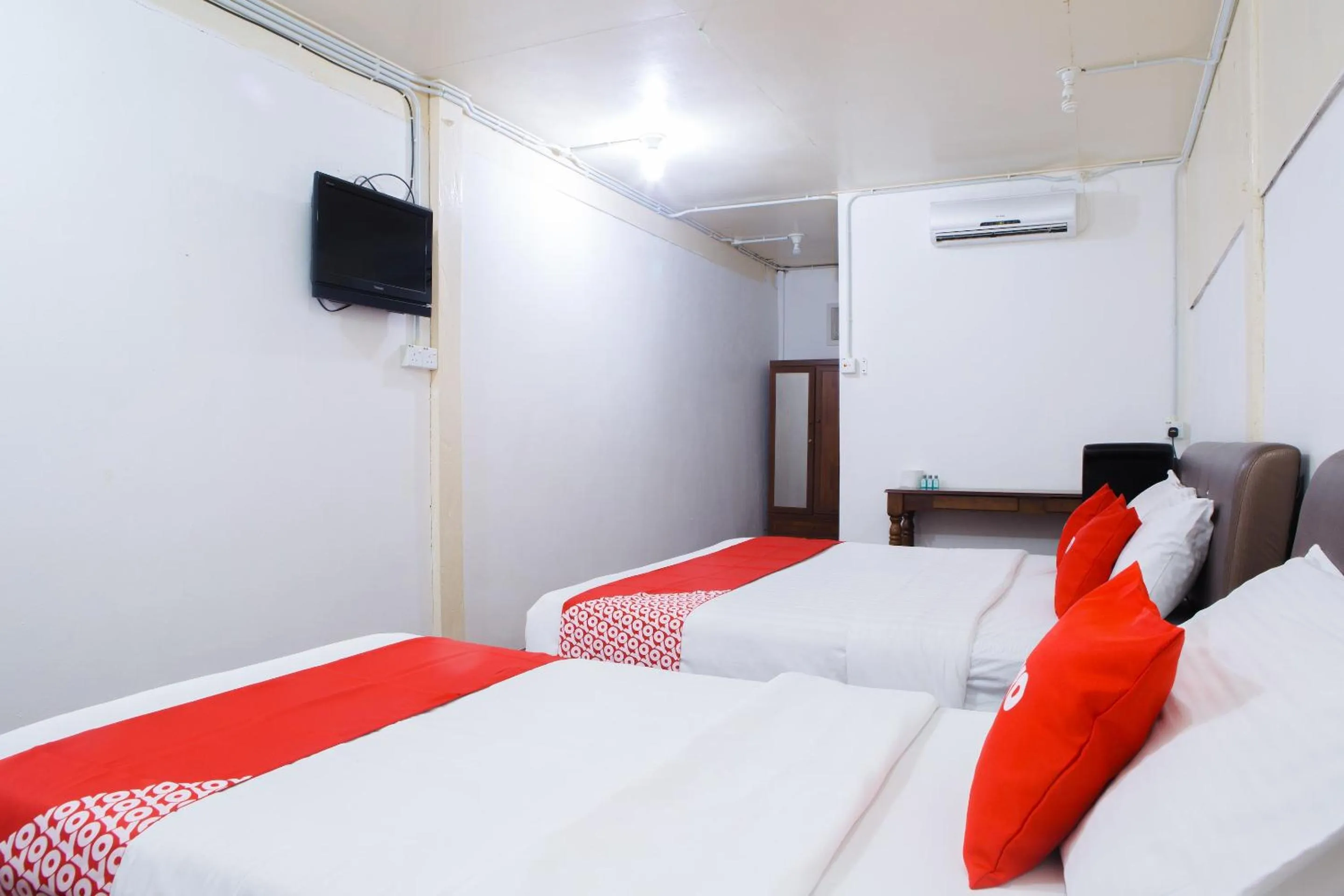 Bedroom, Bed in Hotel O The 7 Lodge Tambunan