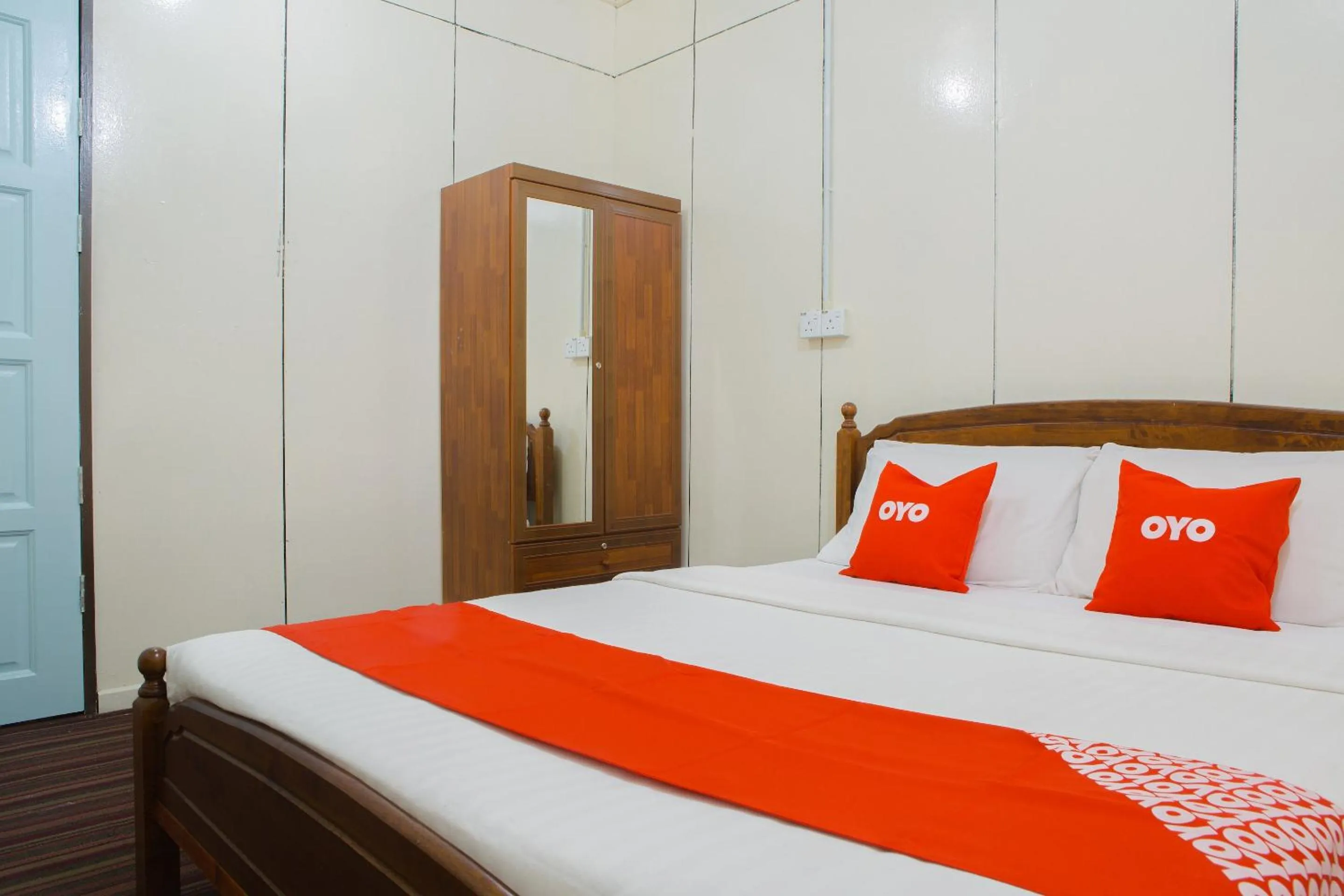Bedroom, Bed in Hotel O The 7 Lodge Tambunan