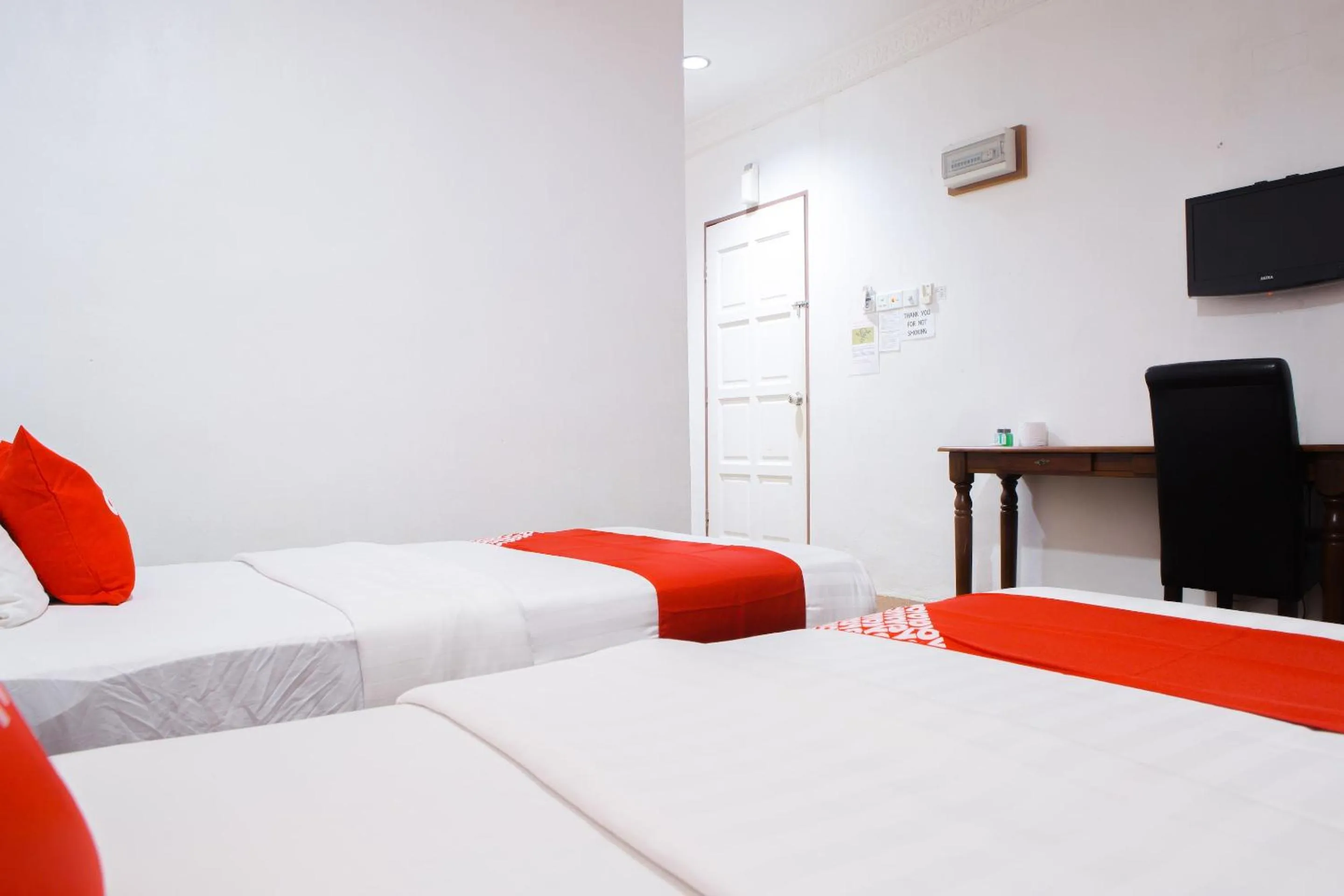 Bedroom, Bed in Hotel O The 7 Lodge Tambunan