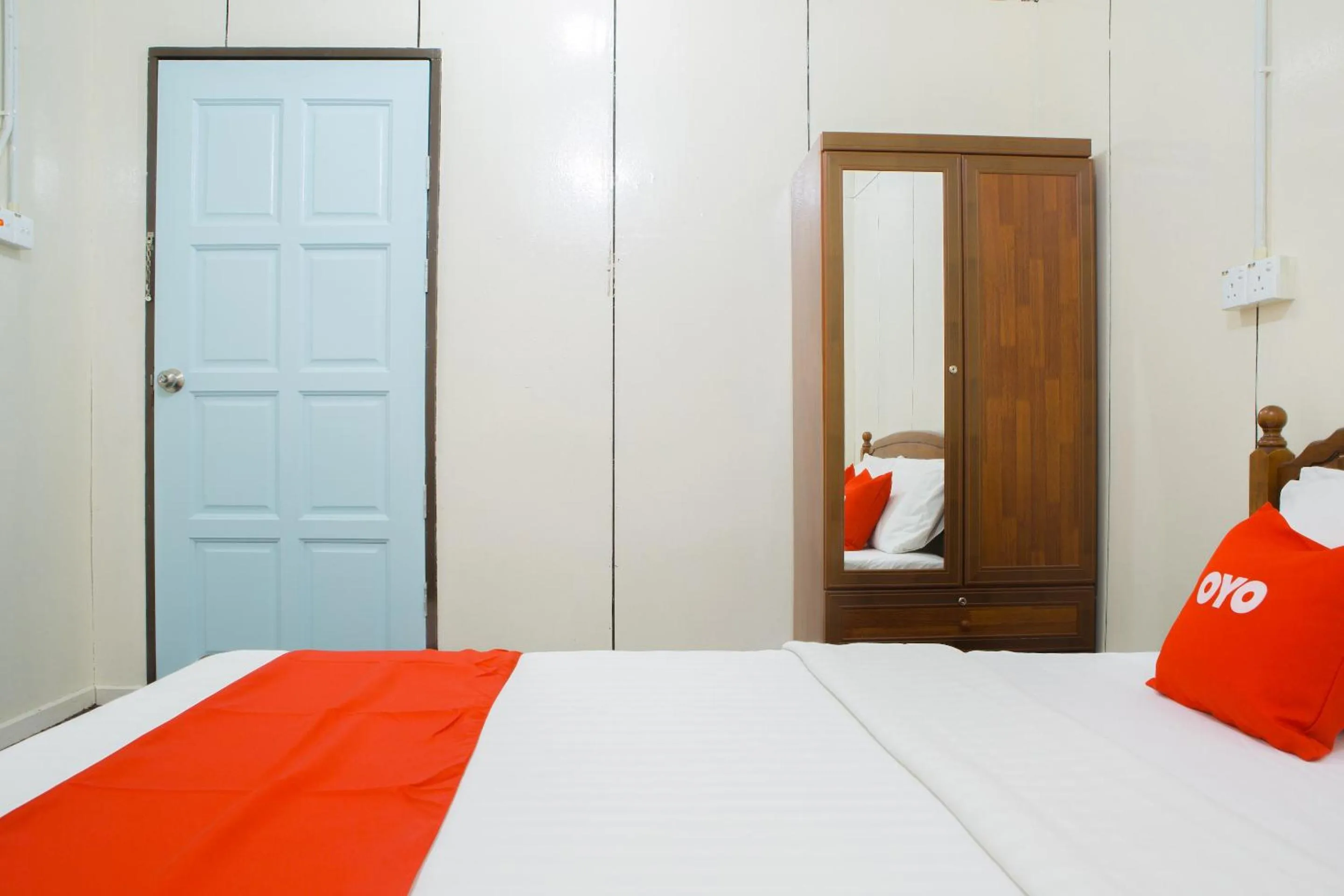 Bedroom, Bed in Hotel O The 7 Lodge Tambunan