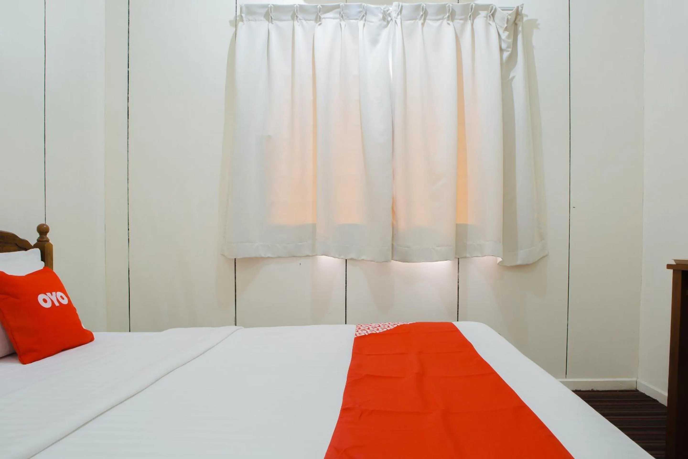 Bedroom, Bed in Hotel O The 7 Lodge Tambunan