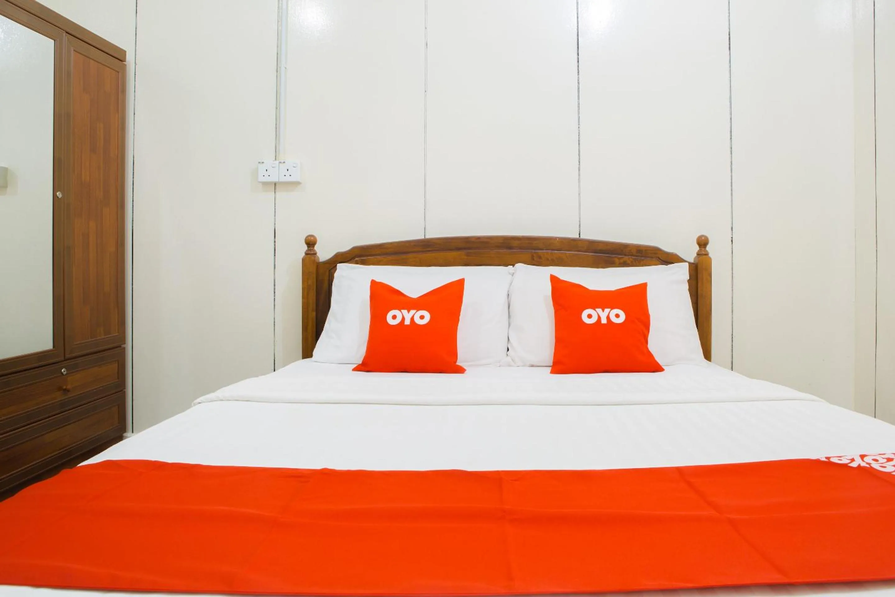 Bedroom, Bed in Hotel O The 7 Lodge Tambunan