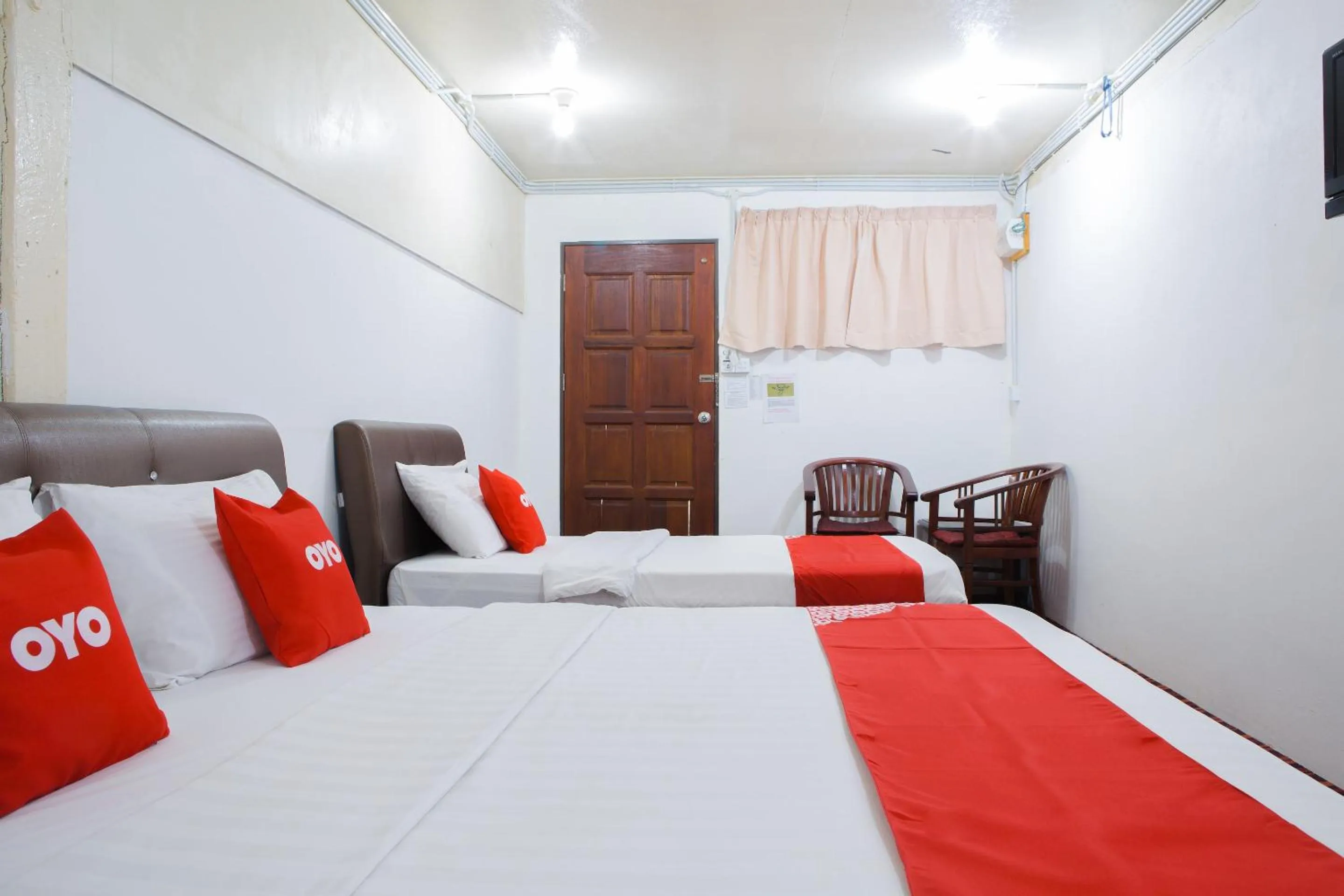 Bedroom, Bed in Hotel O The 7 Lodge Tambunan