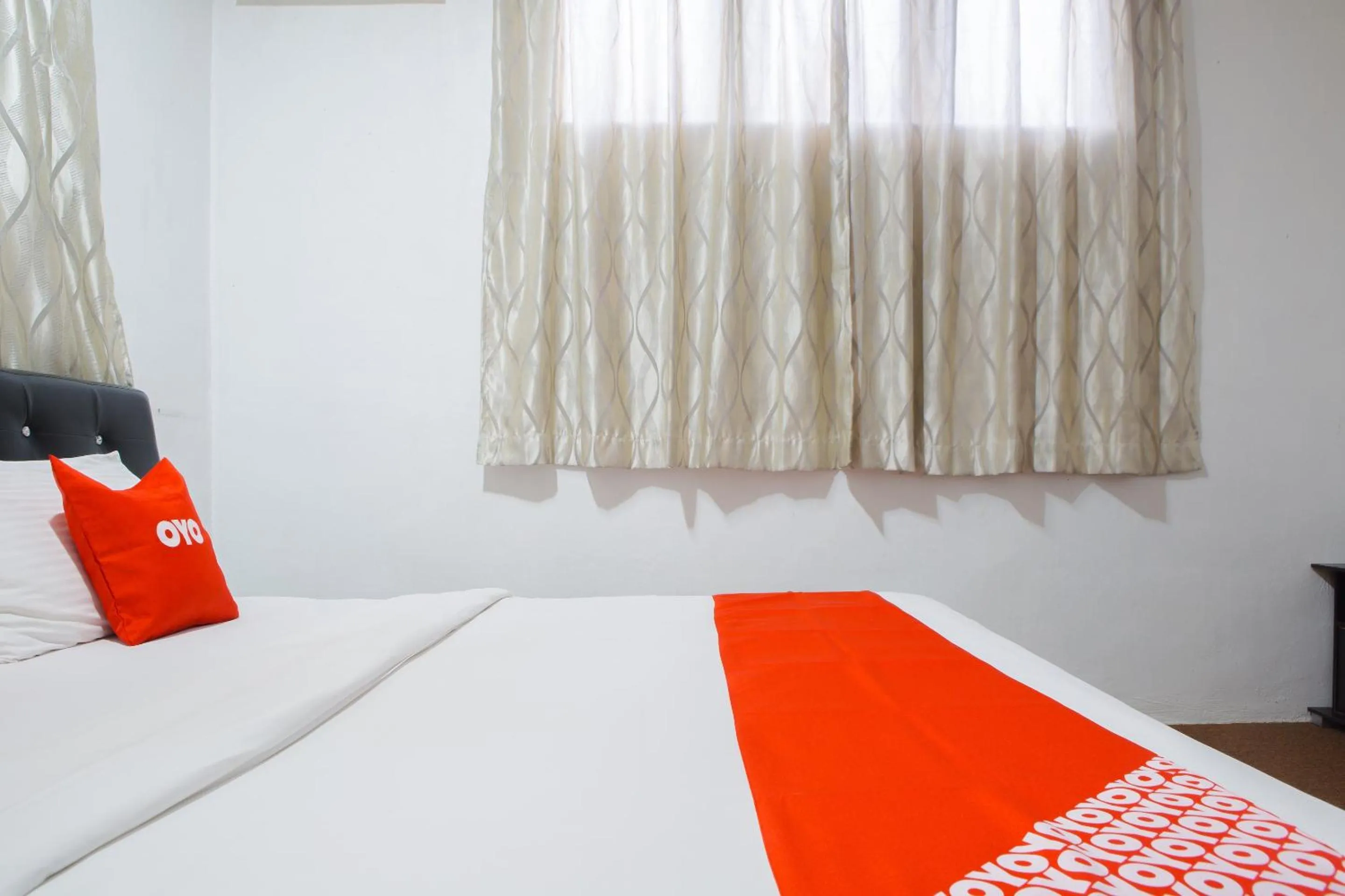 Bedroom, Bed in Hotel O The 7 Lodge Tambunan