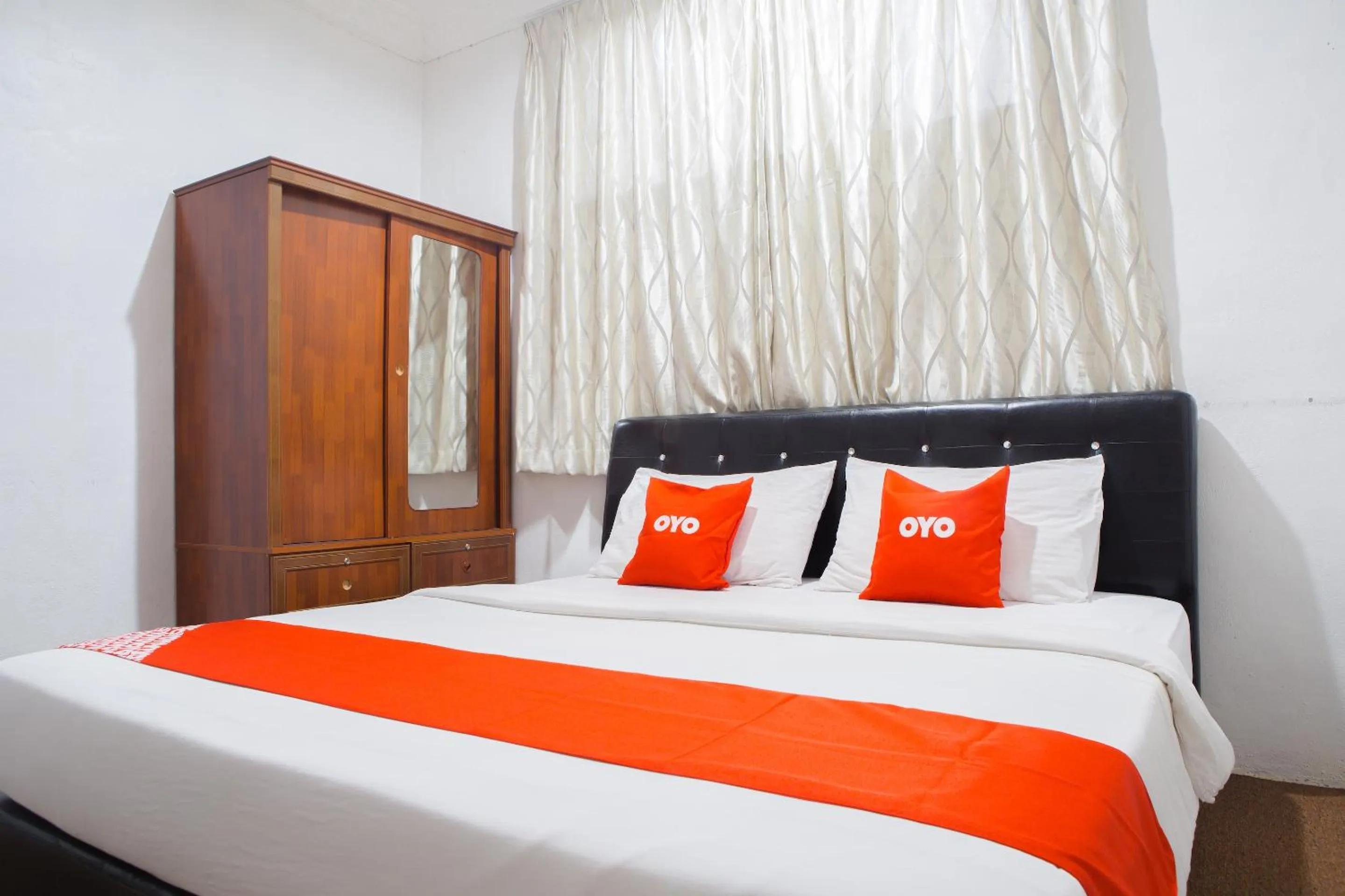 Bedroom, Bed in Hotel O The 7 Lodge Tambunan