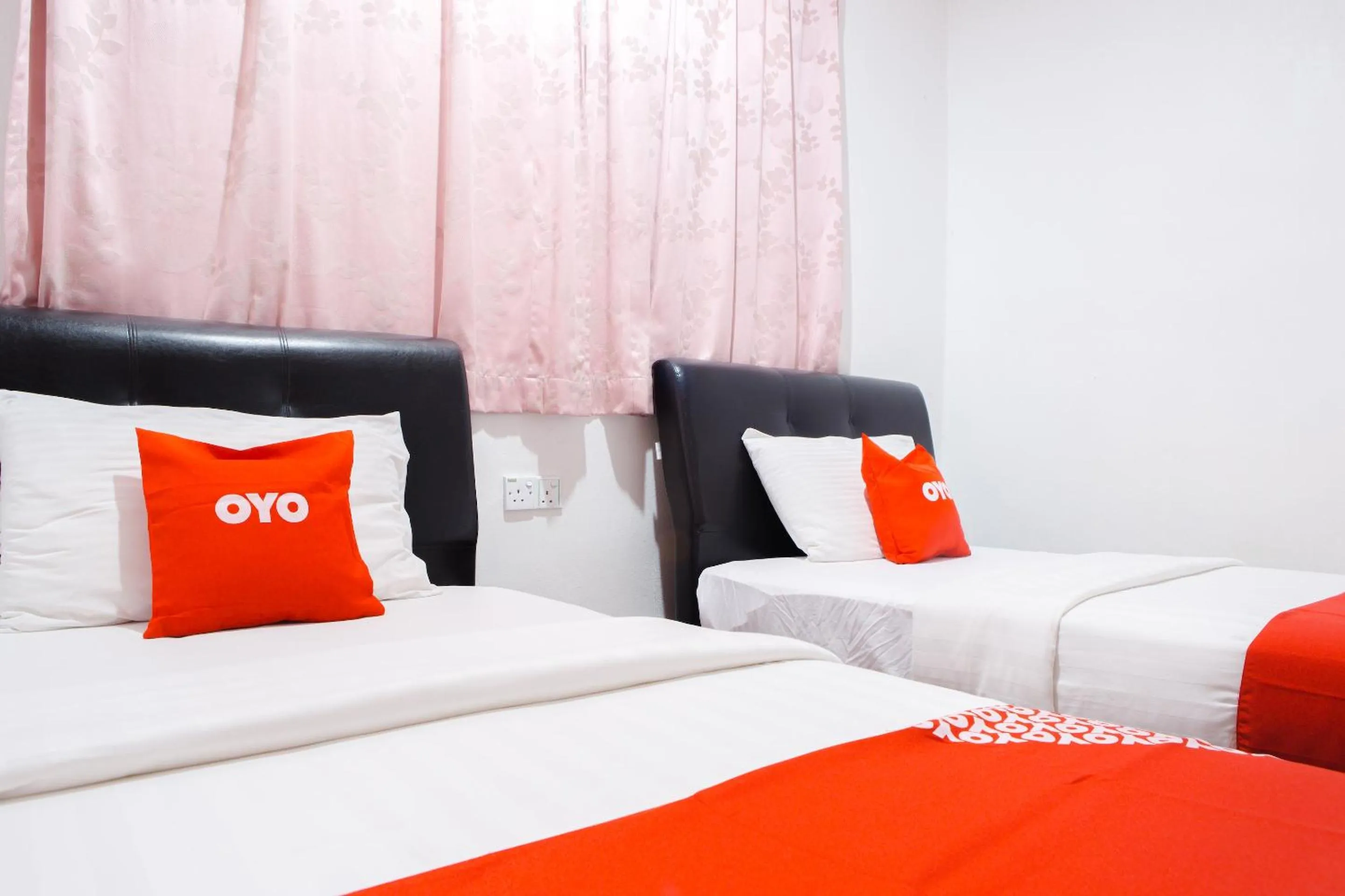 Bedroom, Bed in Hotel O The 7 Lodge Tambunan