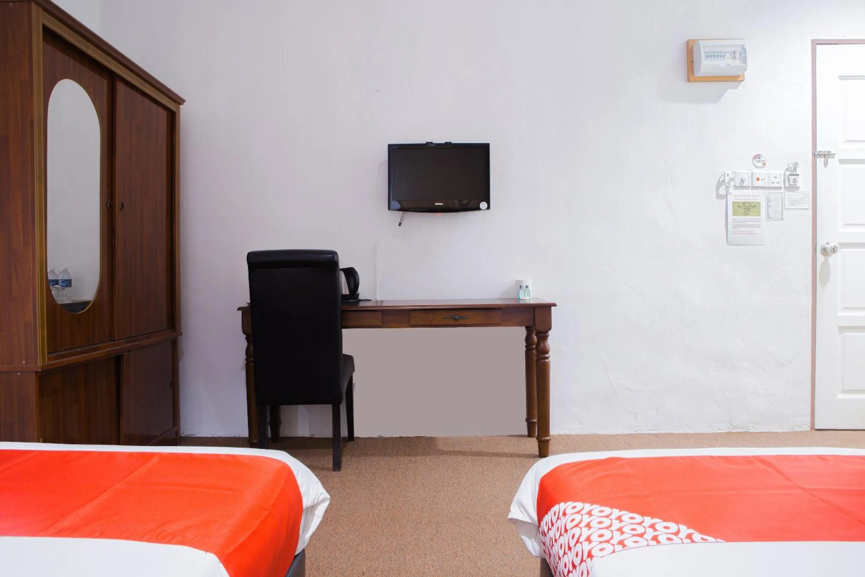 Bedroom, Bed in Hotel O The 7 Lodge Tambunan