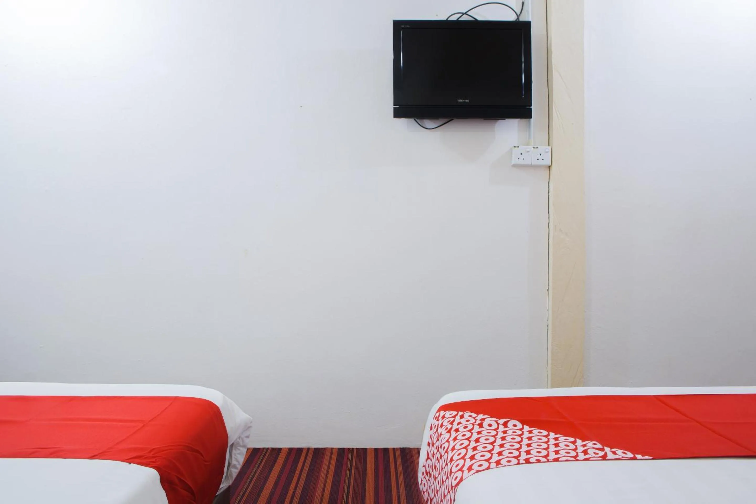 Bedroom, Bed in Hotel O The 7 Lodge Tambunan