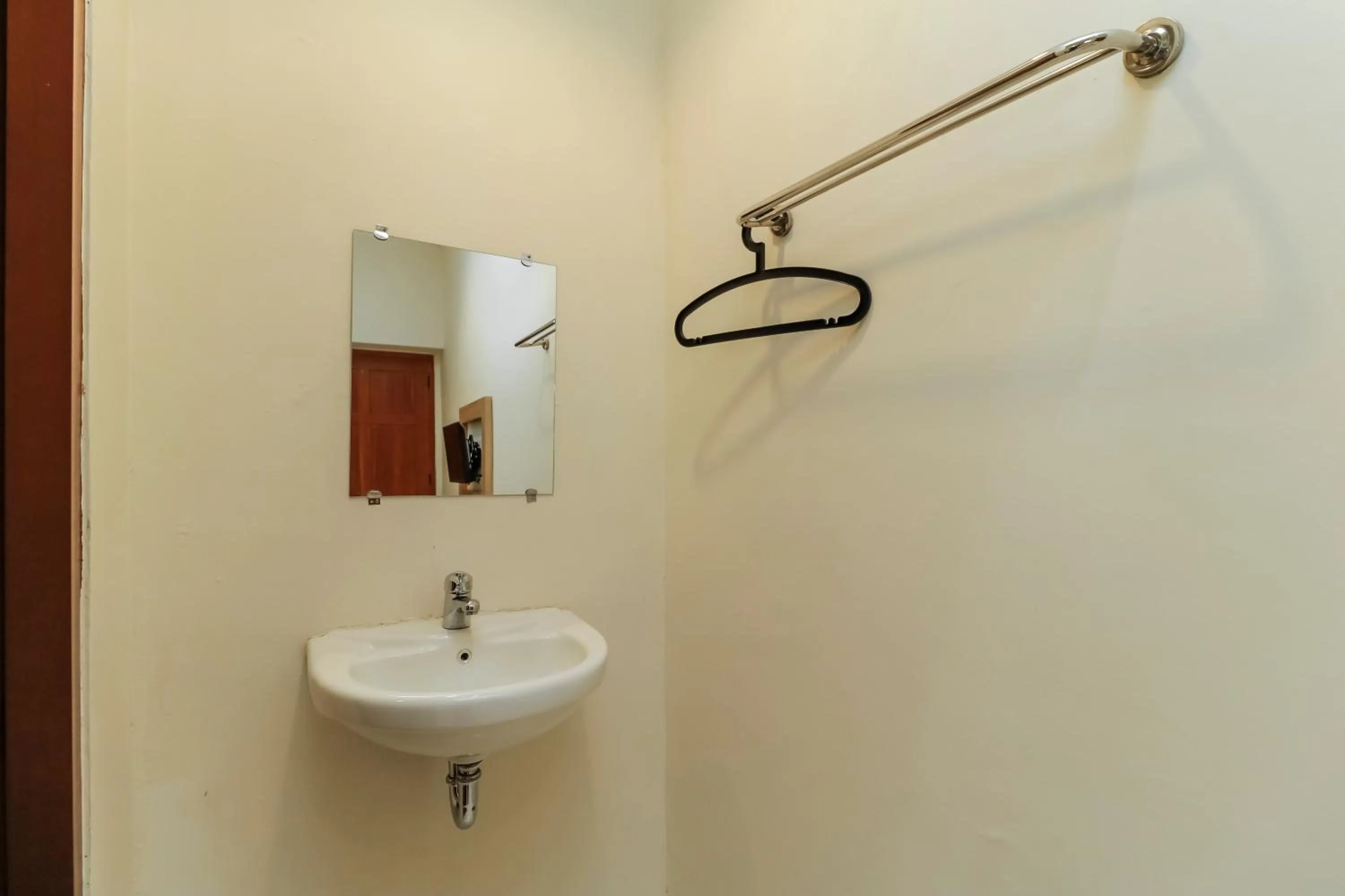 Bathroom in RedDoorz Plus @ Slamet Riyadi