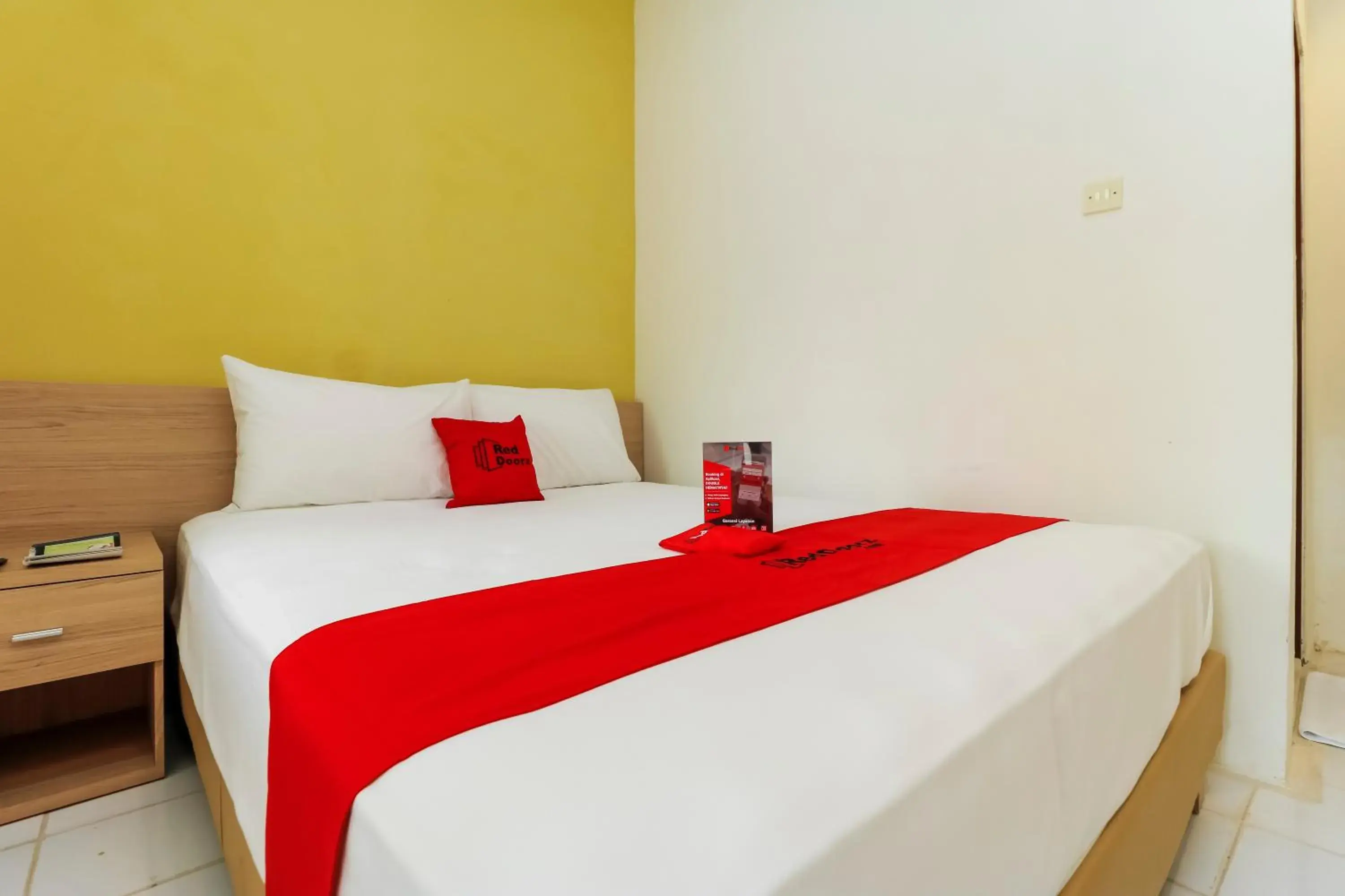 RedDoorz Double Room in RedDoorz Plus @ Slamet Riyadi RedDoorz Double Room in RedDoorz Plus @ Slamet Riyadi