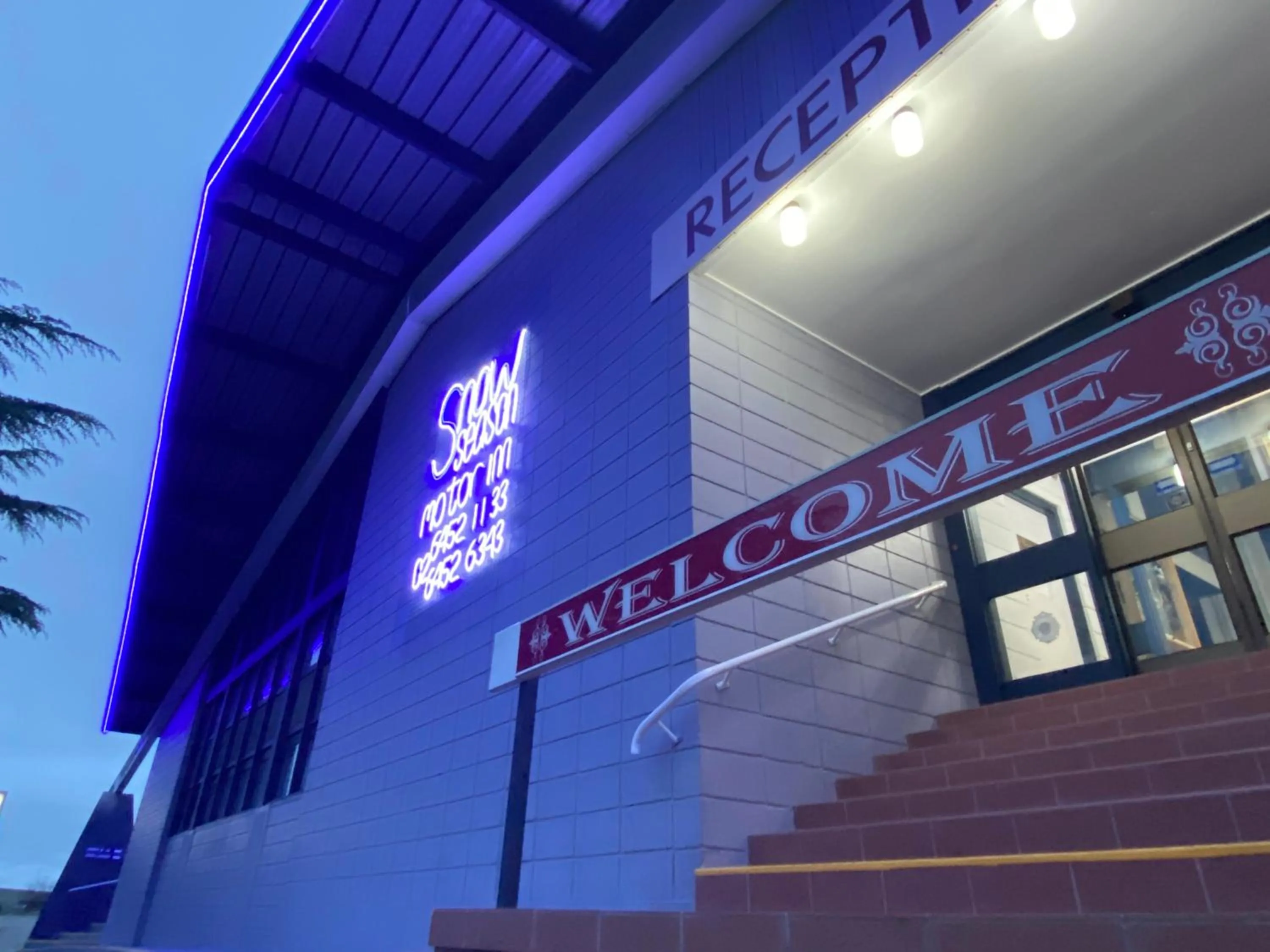 Facade/entrance in Snow Season Motor Inn