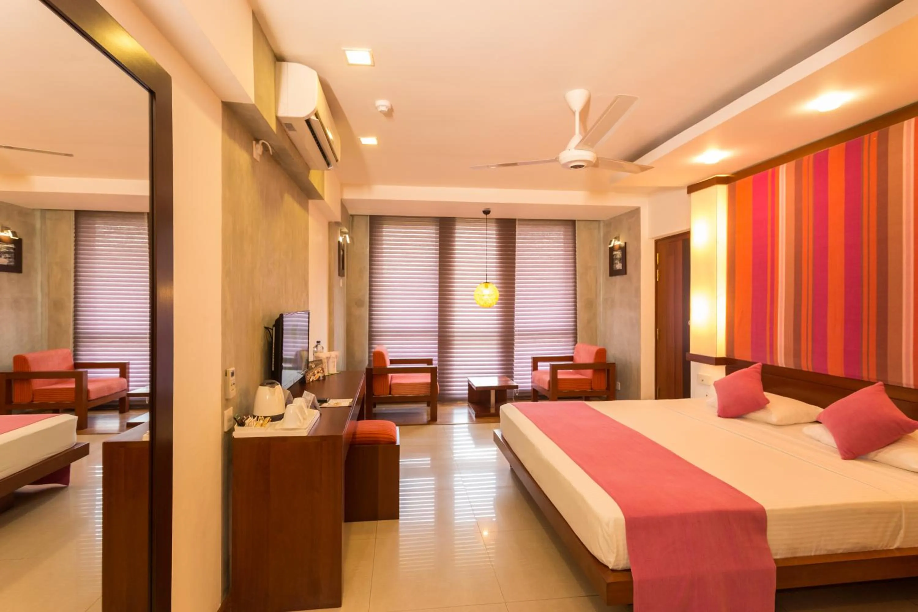 Bedroom, Bed in Hotel Topaz