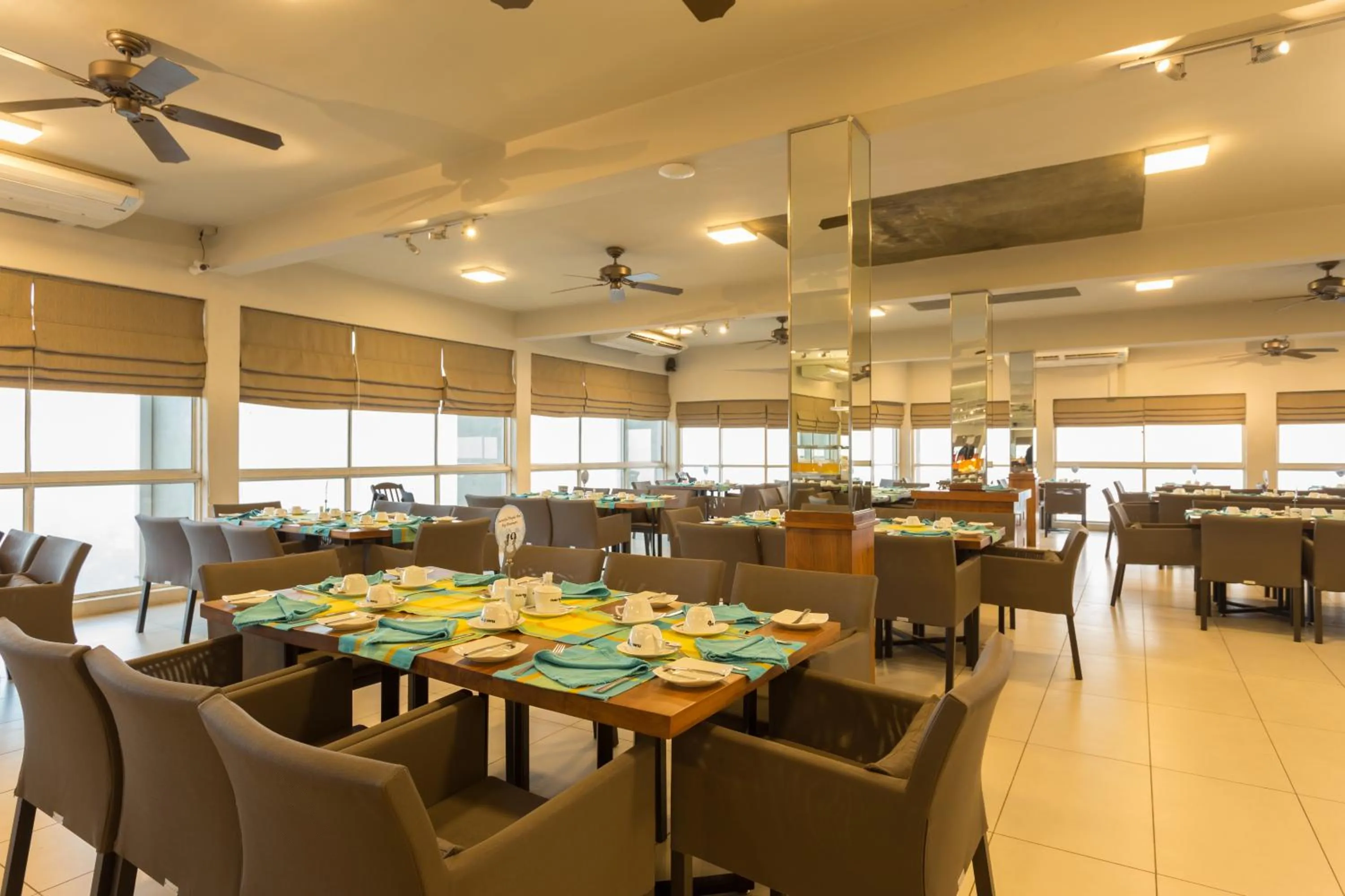 Restaurant/places to eat in Hotel Topaz