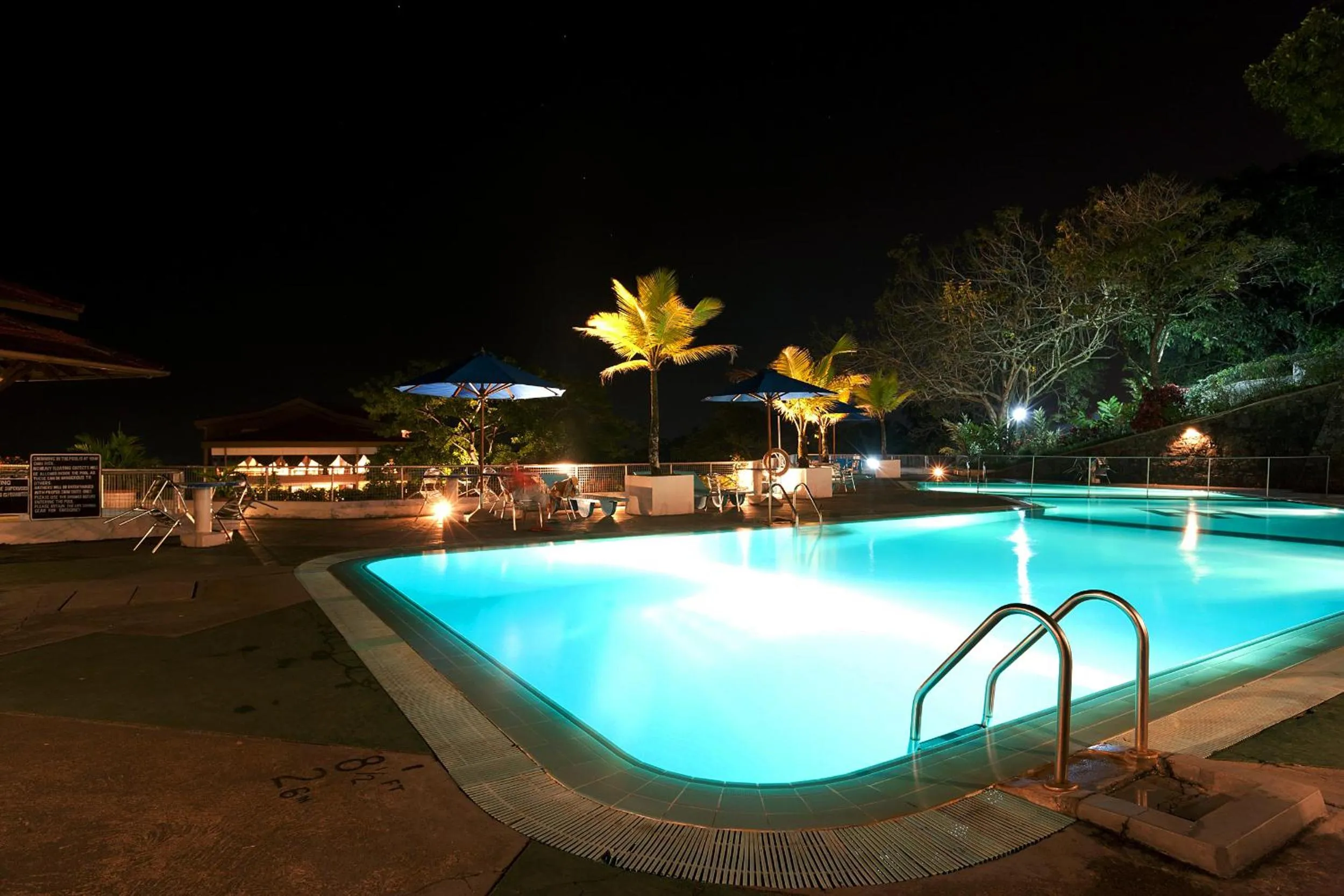 Pool view in Hotel Topaz