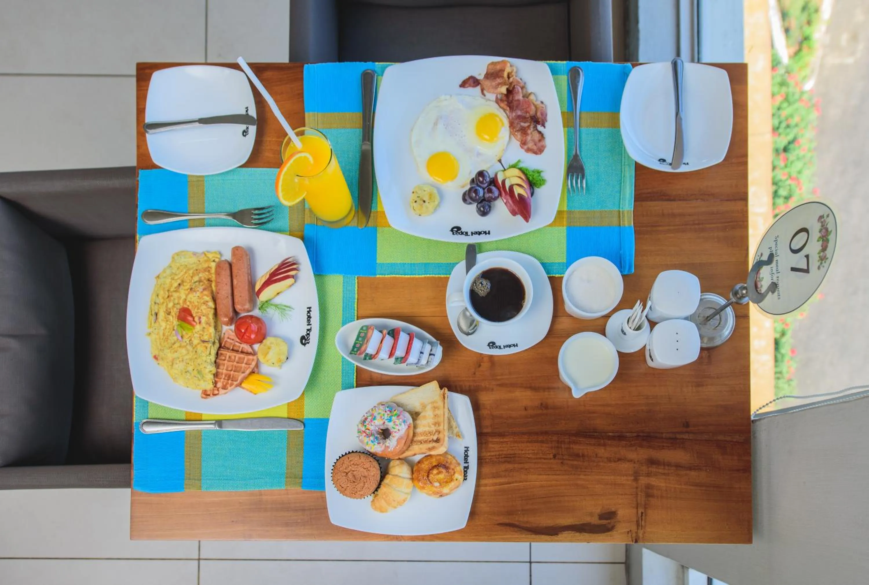 Buffet breakfast in Hotel Topaz