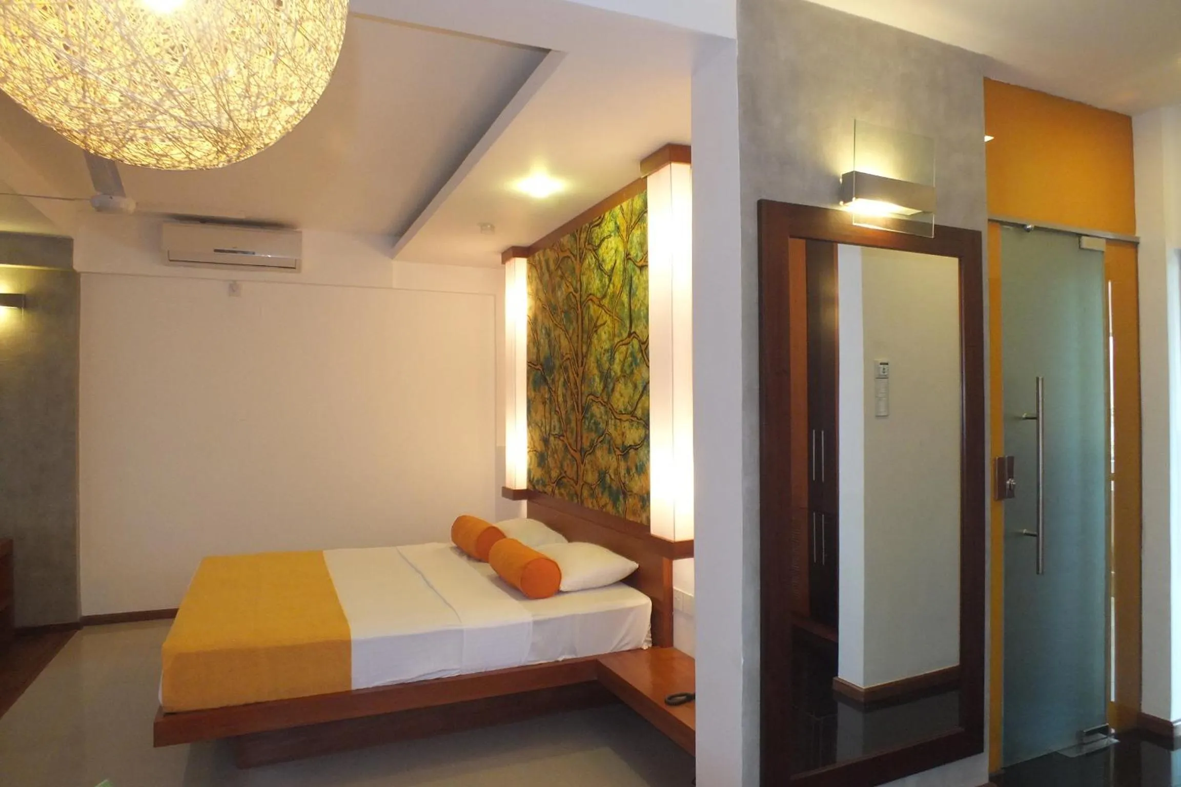 Decorative detail, Bed in Hotel Topaz