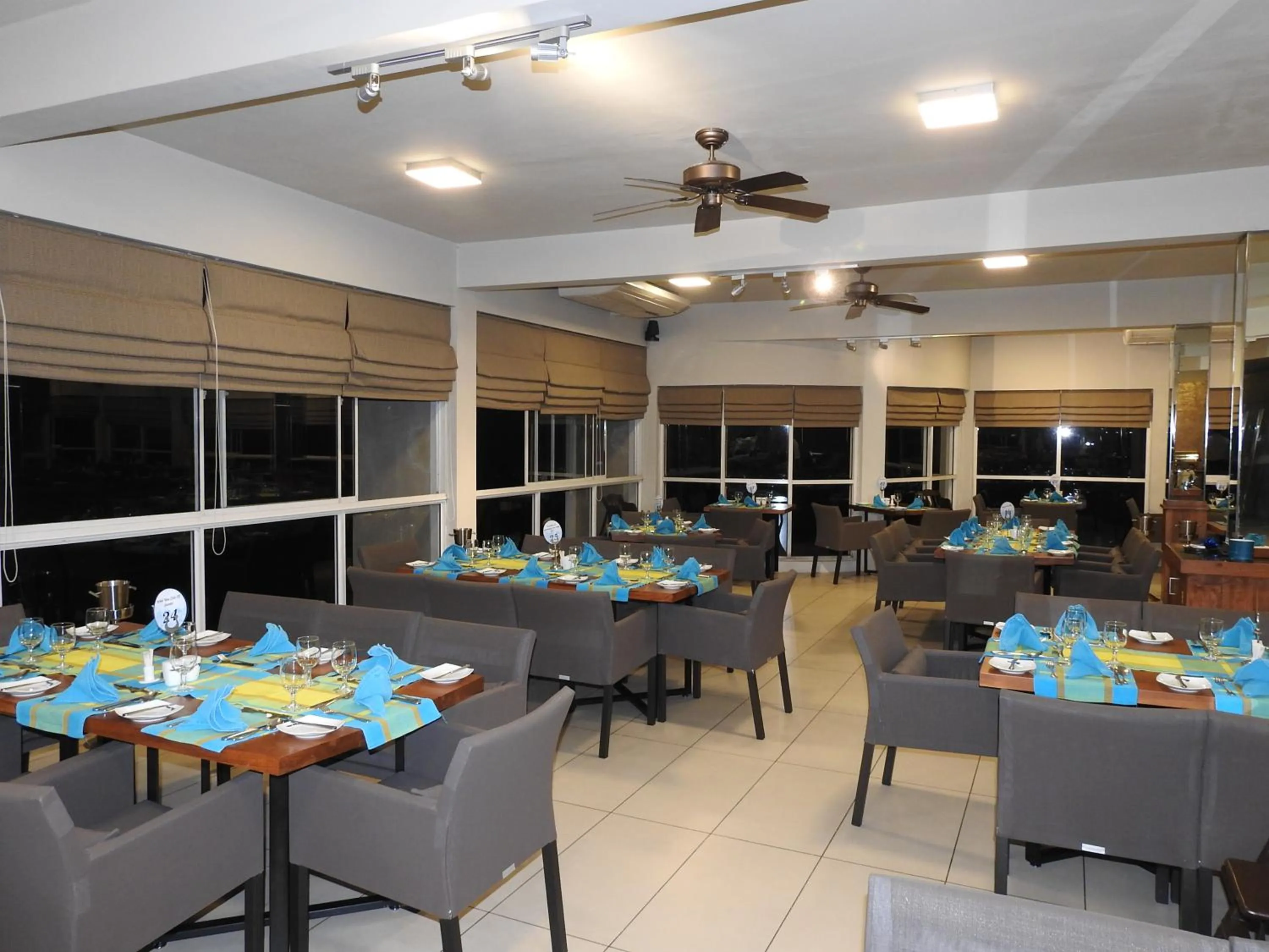 Restaurant/places to eat in Hotel Topaz