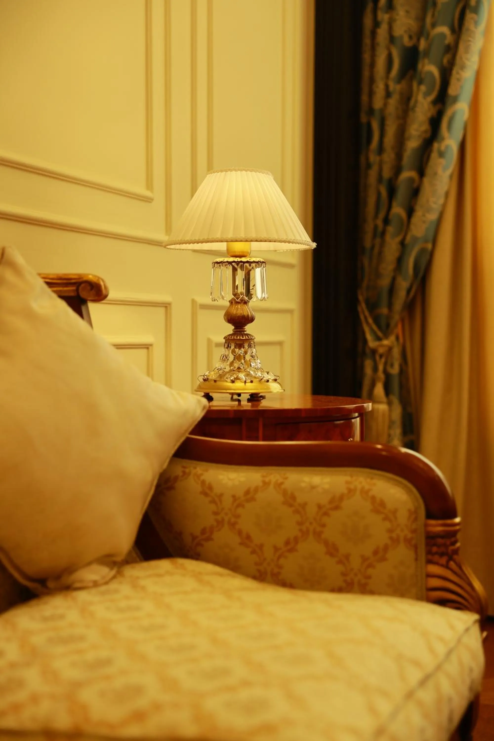 Living room, Bed in Golden Palace Hotel Yerevan
