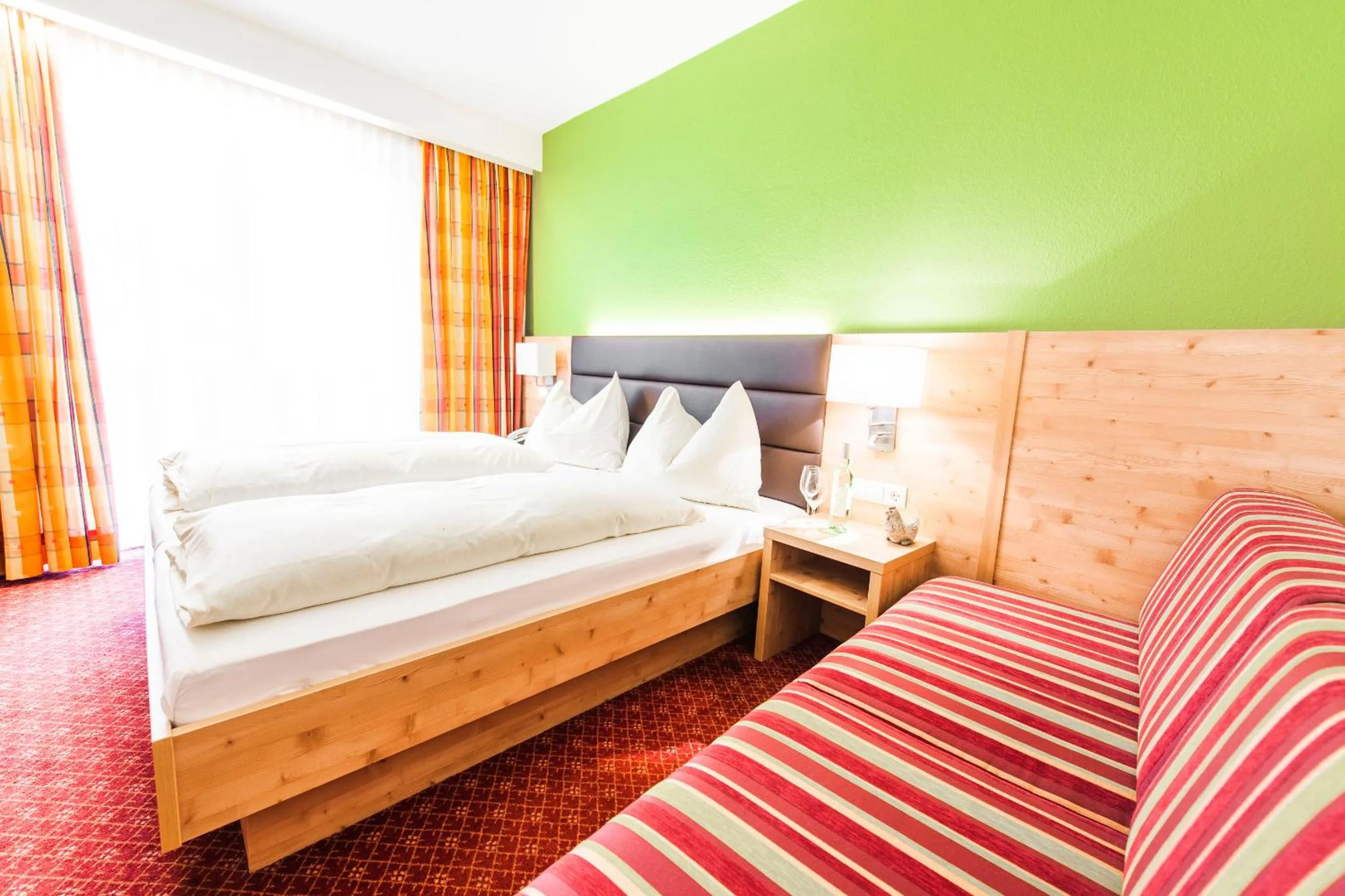 Bed in Hotel Rössl-Dependance Neue Post