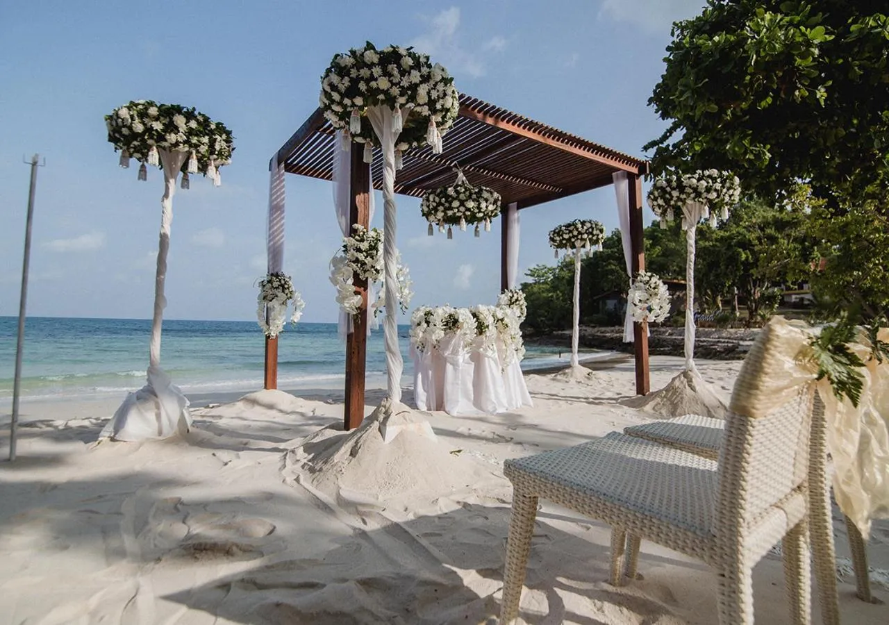 Restaurant/places to eat in Ao Cho Grandview Hideaway Resort