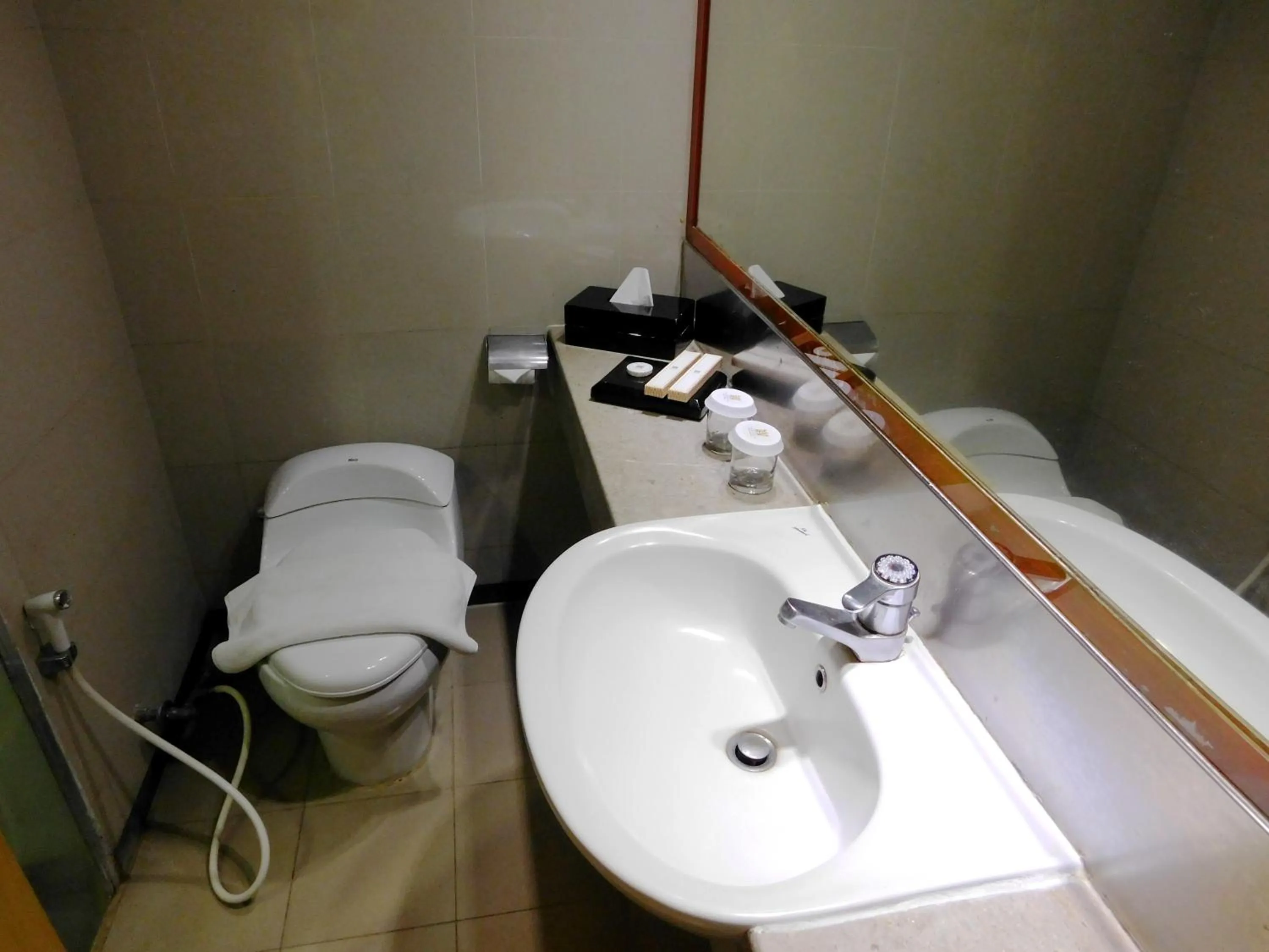 Bathroom in Tamarin Hotel Jakarta manage by Vib Hospitality Management
