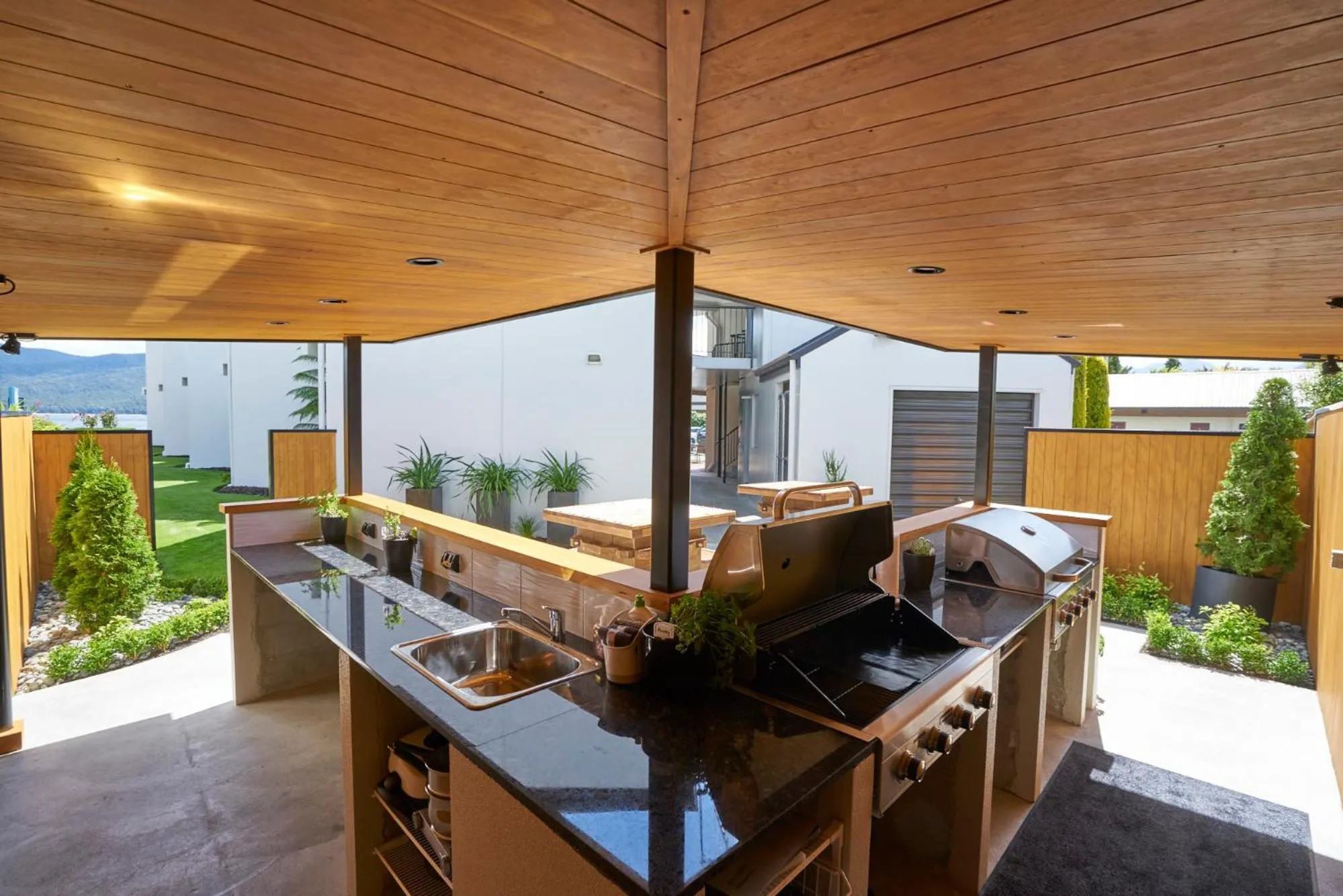 BBQ facilities in Radfords on the Lake