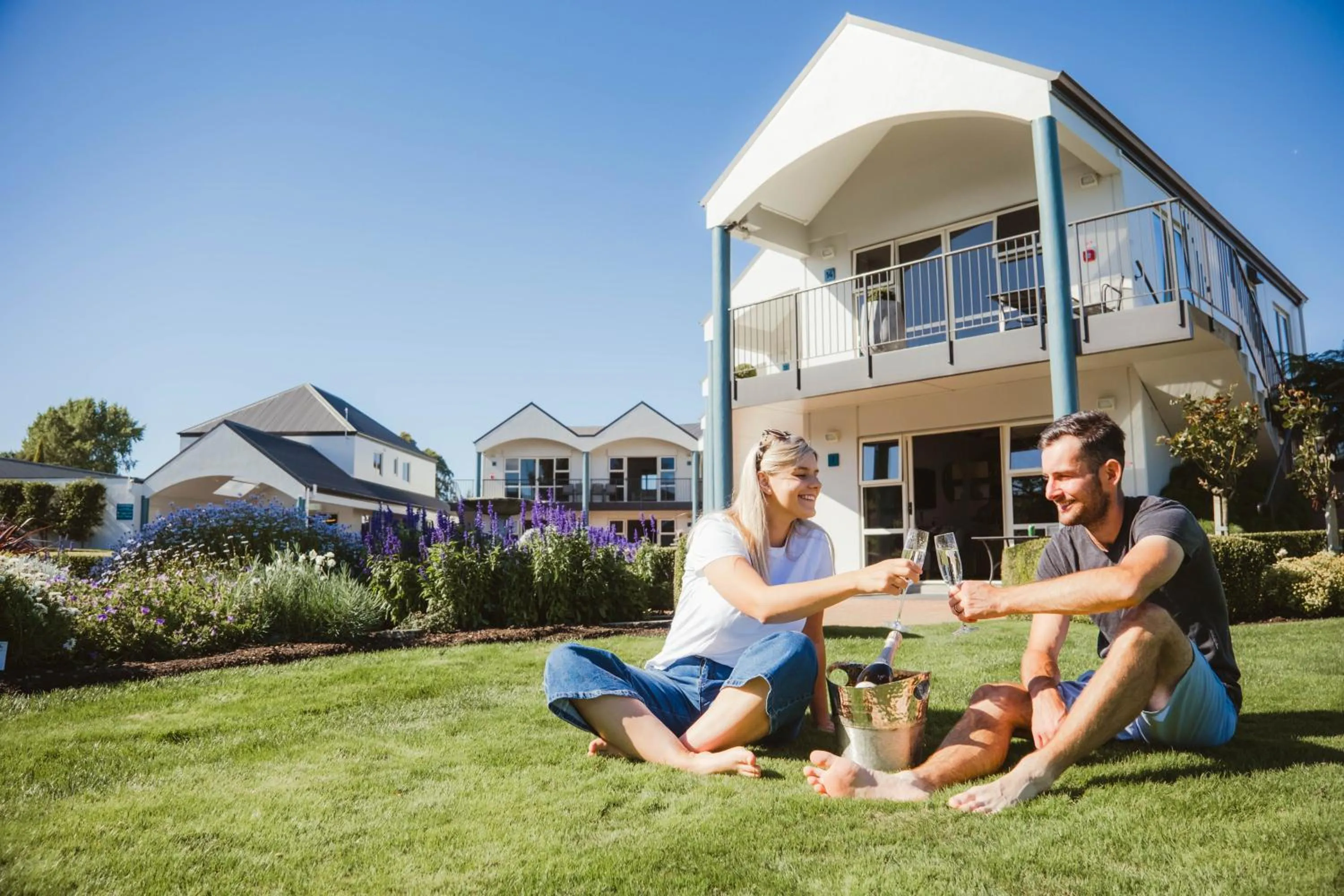 Property building in Radfords on the Lake