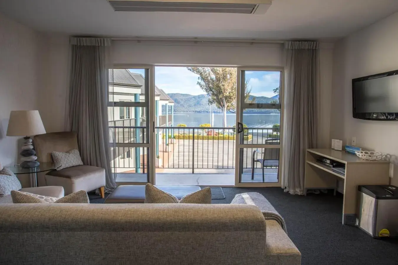 Superior One Bedroom Suite - Upper Floor in Radfords on the Lake Superior One Bedroom Suite - Upper Floor in Radfords on the Lake