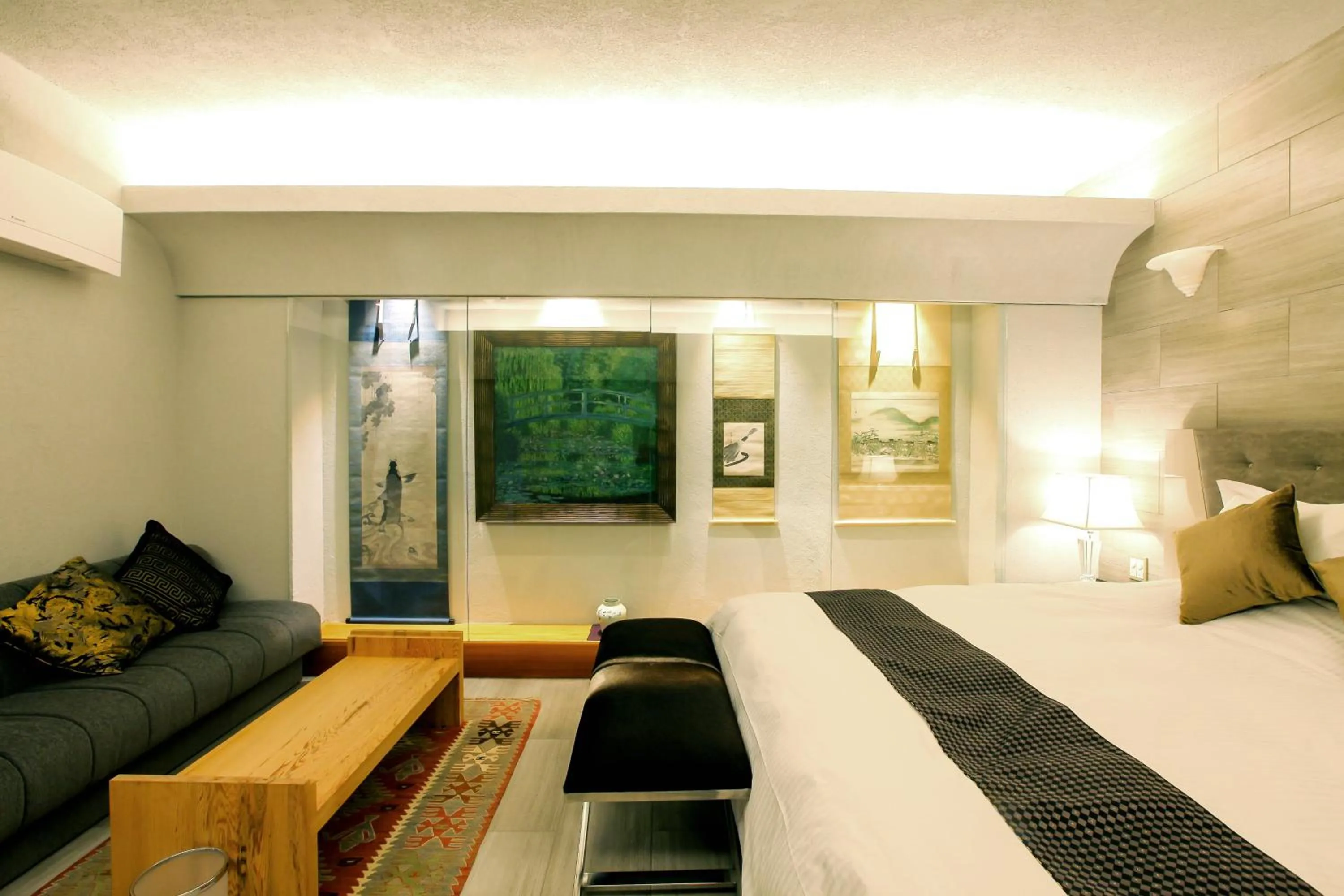 Decorative detail, Bed in Luxury Condo Shikine An Gion Shirakawa