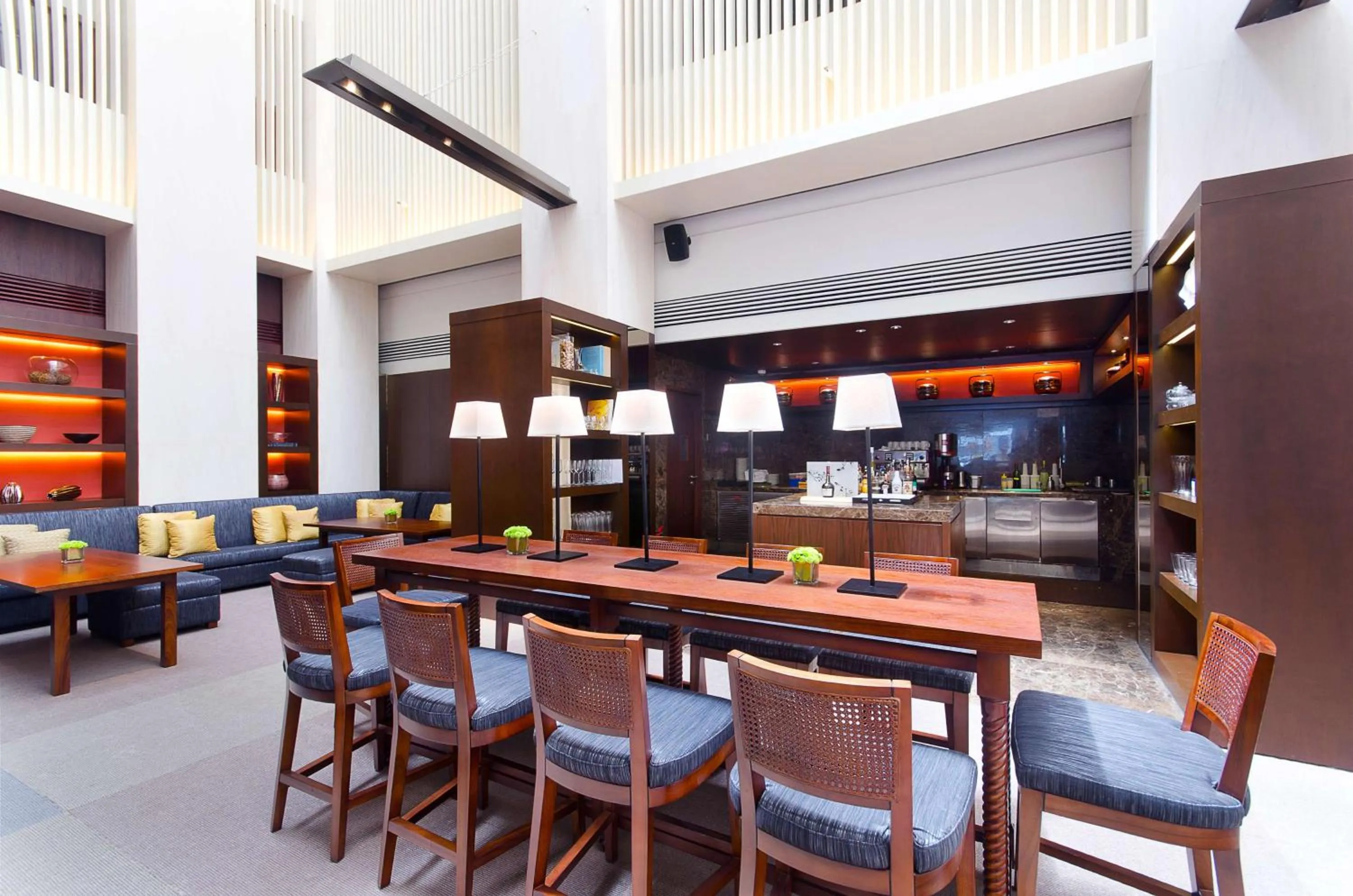 Lounge or bar in Hyatt Regency Kinabalu