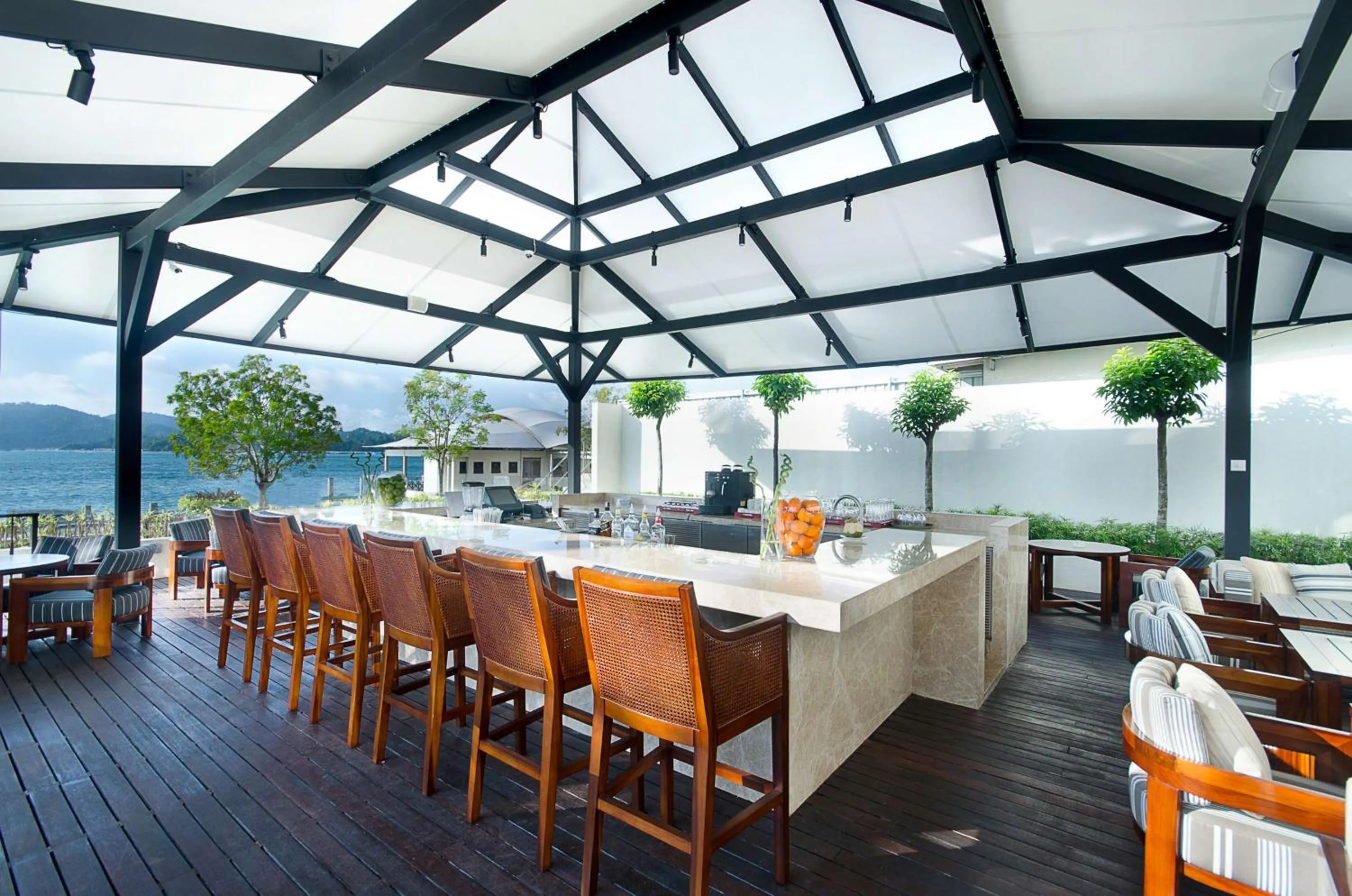 Lounge or bar in Hyatt Regency Kinabalu