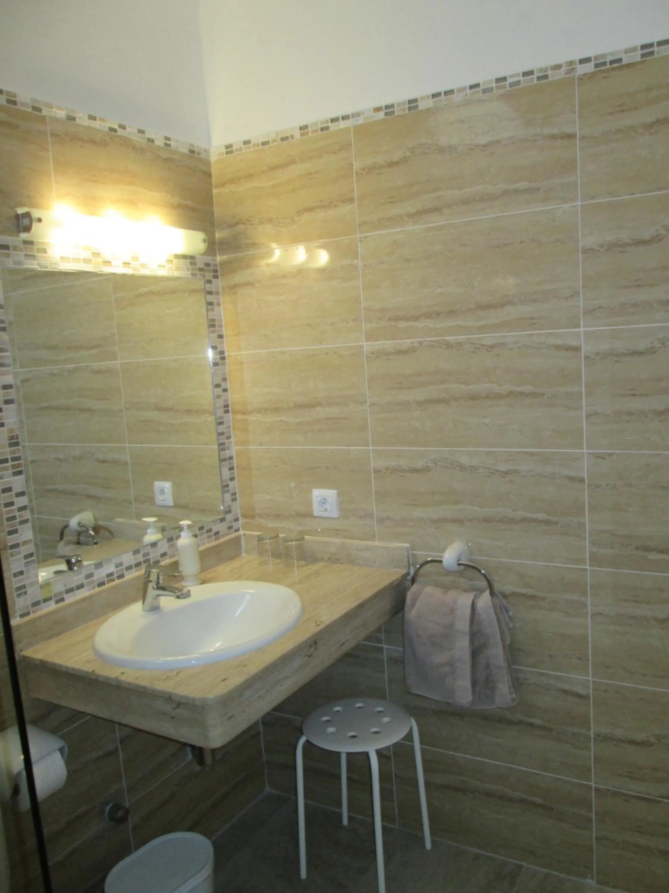 Bathroom in Fowlers Hotel