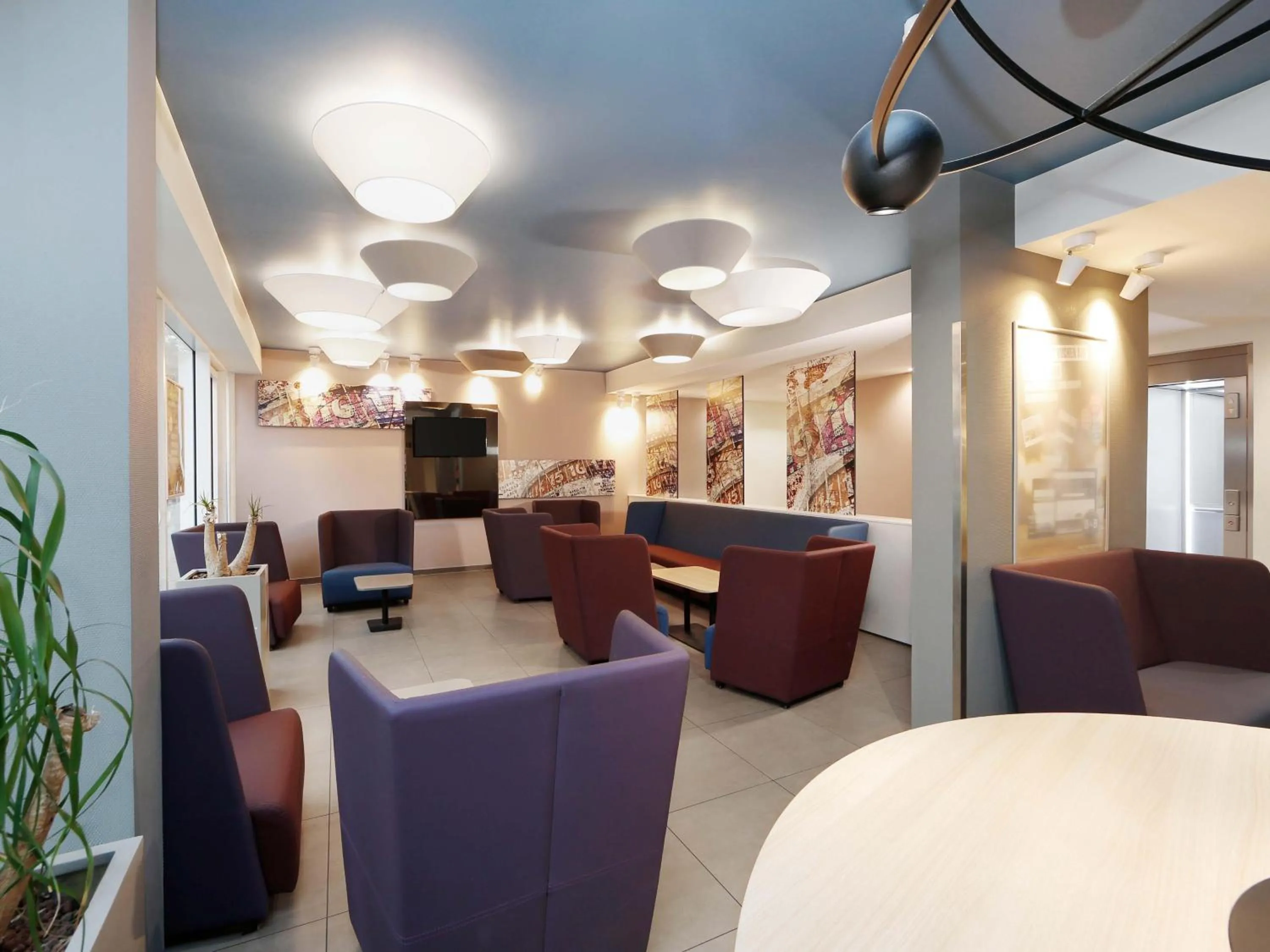 Lobby or reception in B&B HOTEL Berlin-Alexanderplatz